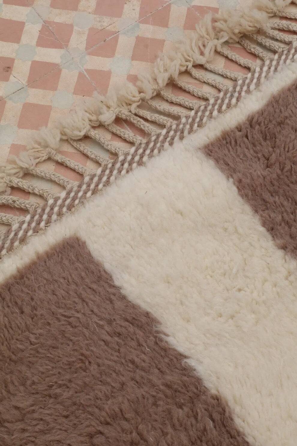 Traditional hand-woven Berber rug size 150 x 250 cm