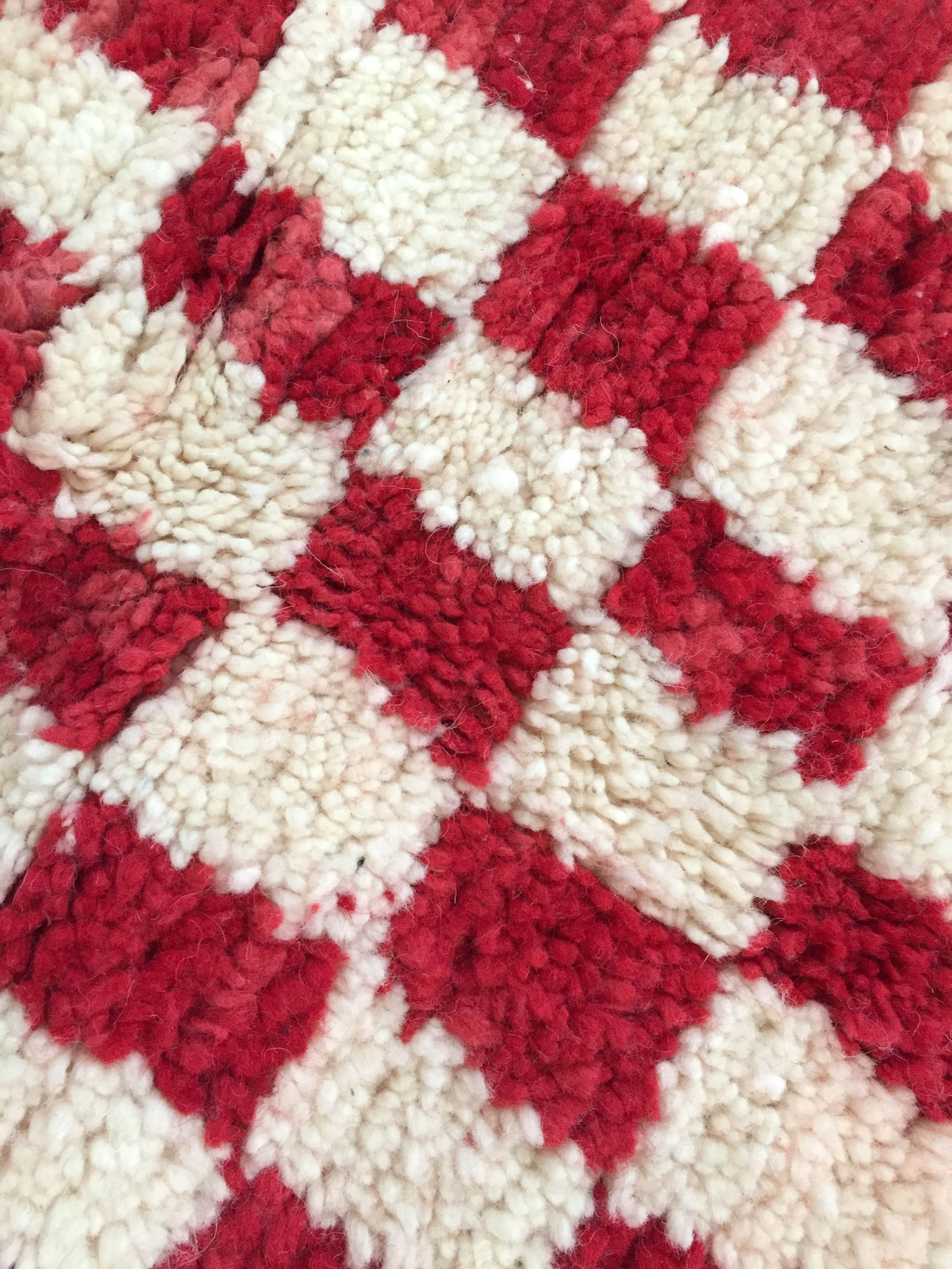 Moroccan Berber carpet boujaad ecru with red checkers 155x105cm