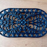 Black enamelled cast iron dish