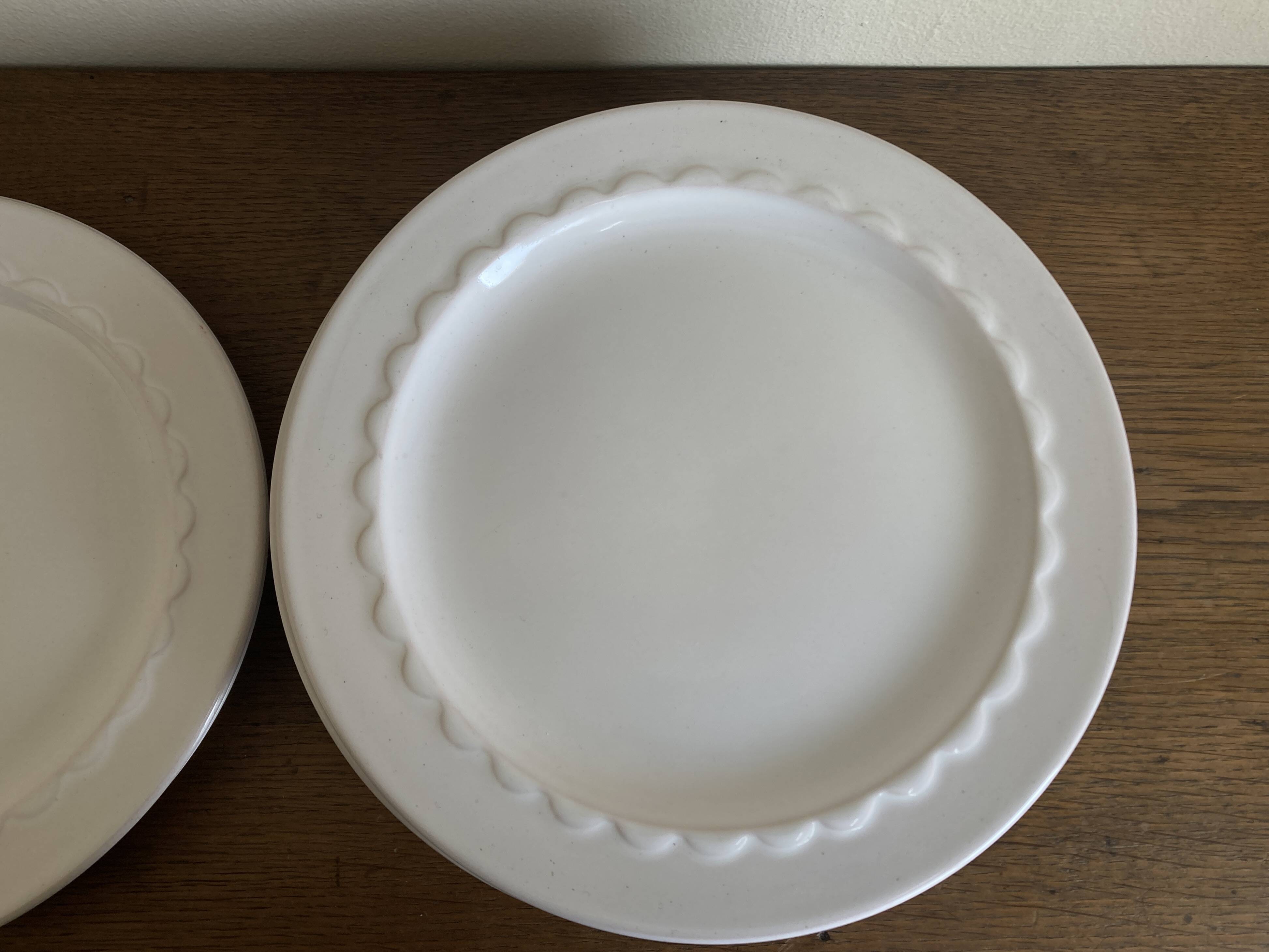Set of 8 Festons flat plates by Pierre Motton for Gien 1970