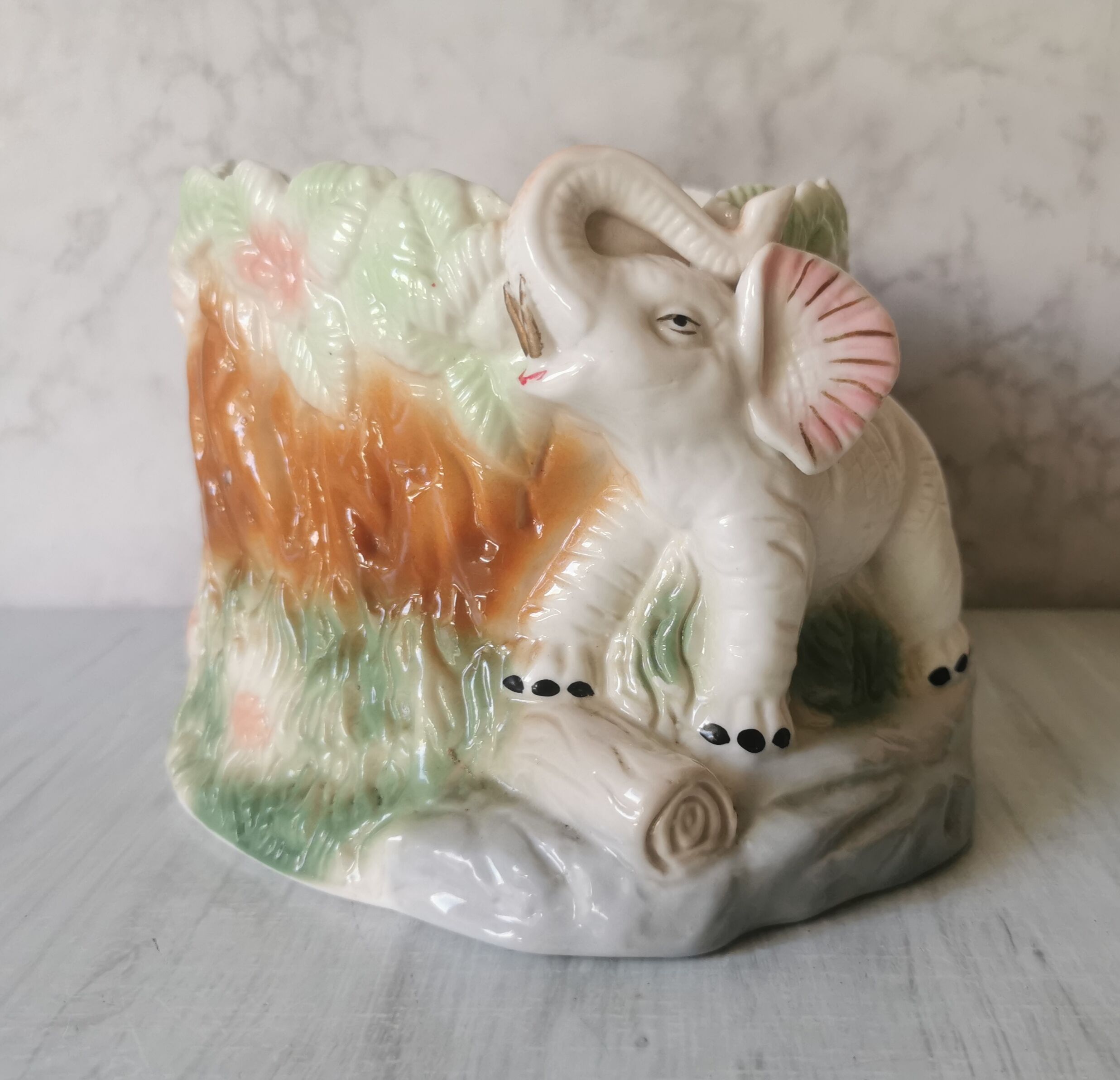Decorative pot cover Elephants