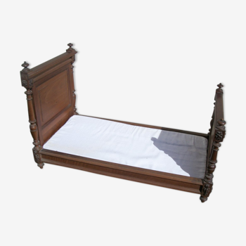 Doll bed