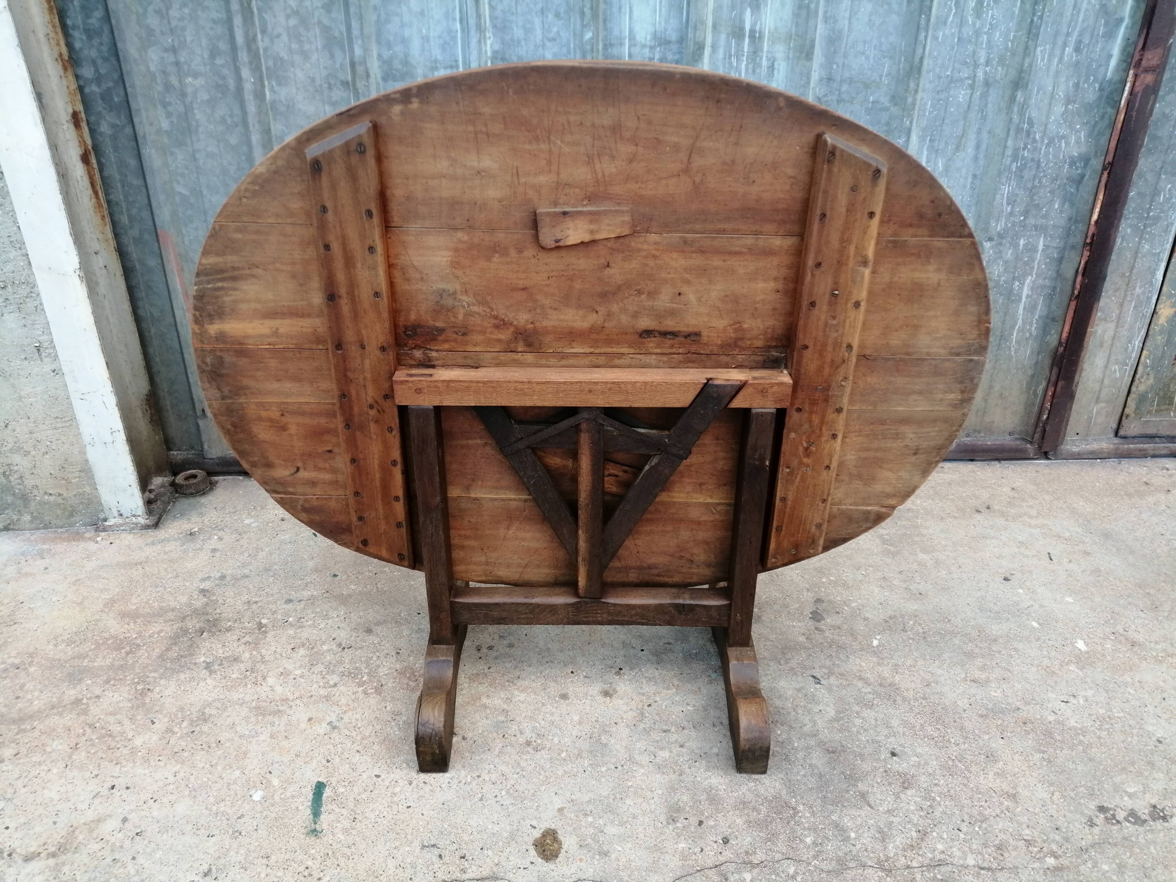 Oval winegrower's table in pine small model