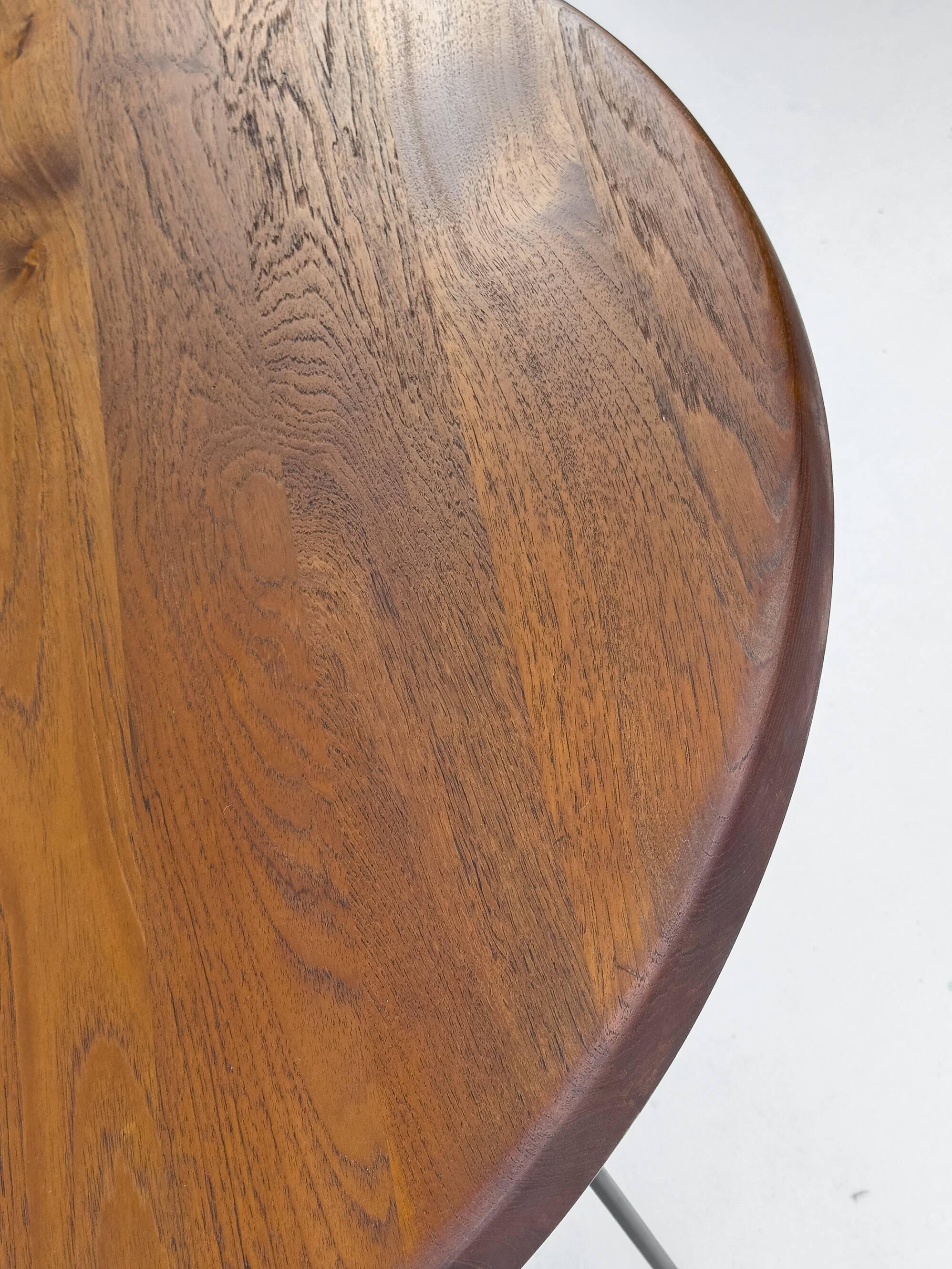 Table à manger ronde en teck avec pieds en acier, 1986