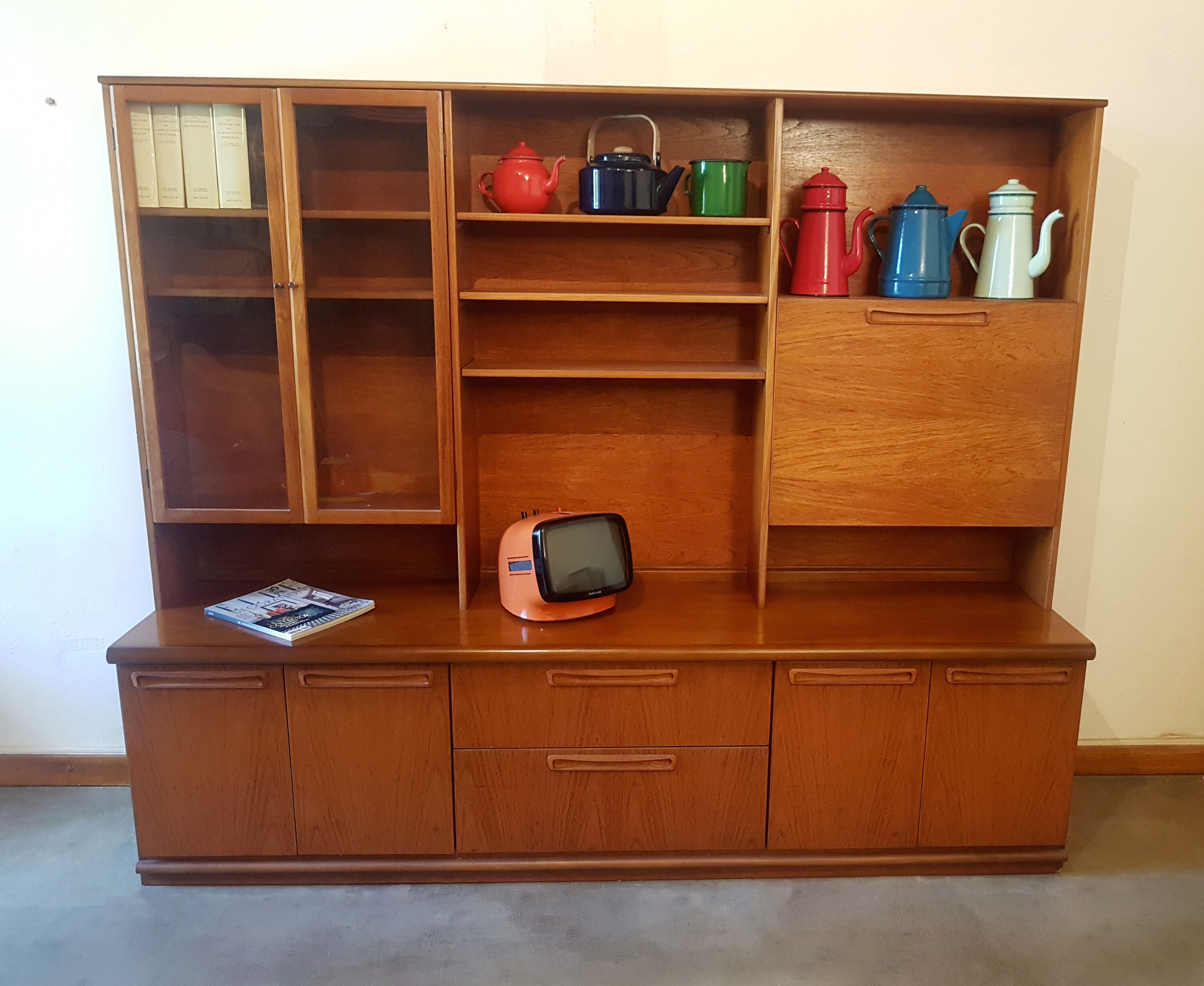 Living to scandinavian lines 60