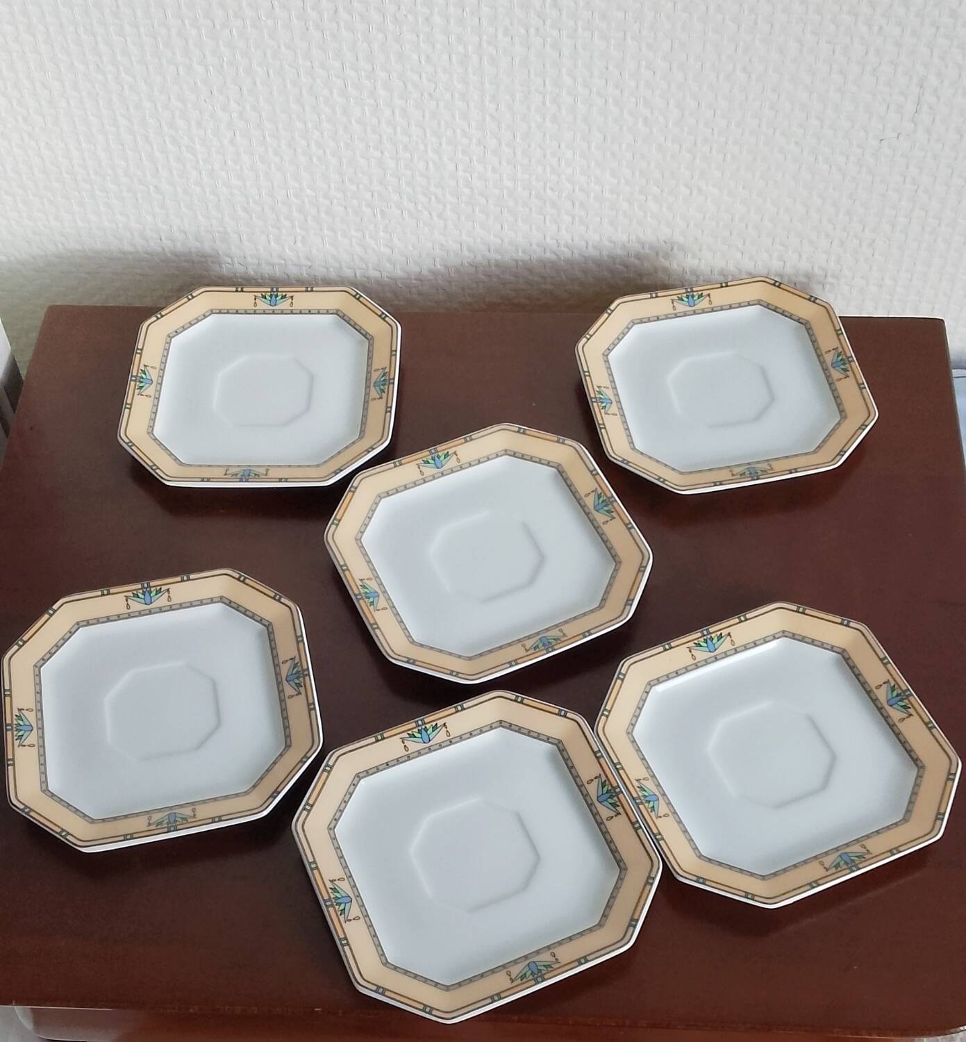 Lot de petites assiettes Bernardaud limoges.