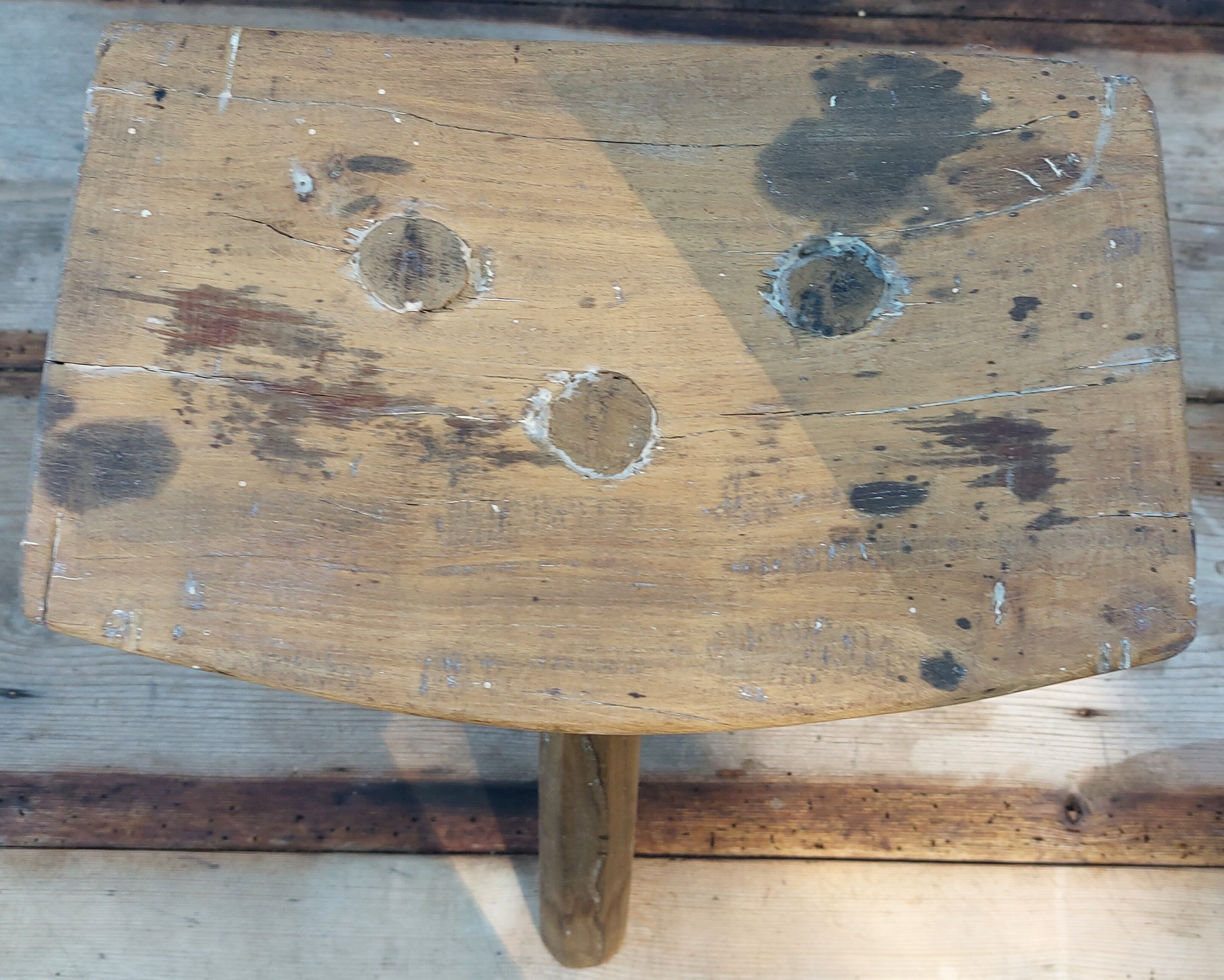 Tabouret tripode de ferme