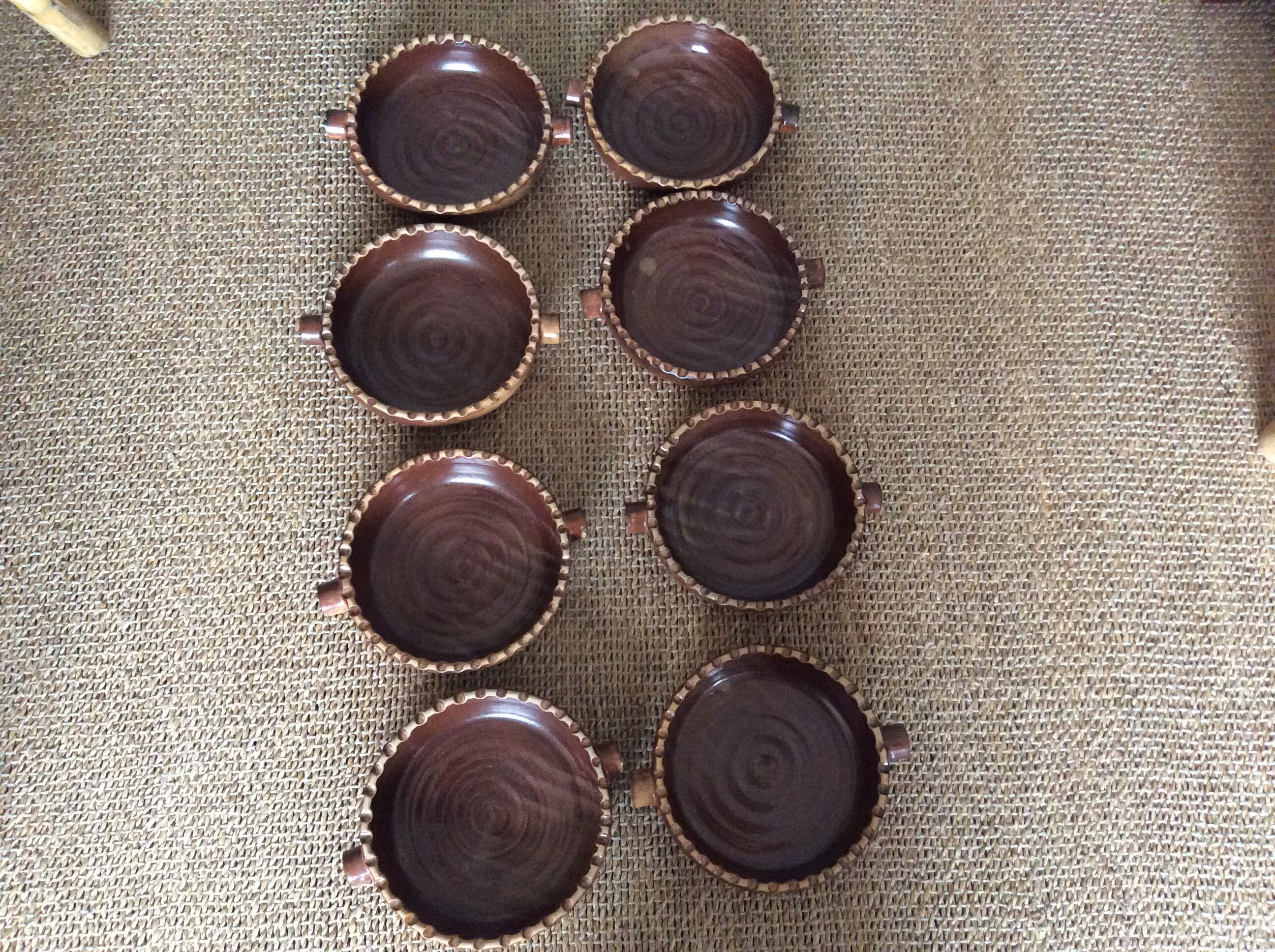 8 dishes in glazed terracotta