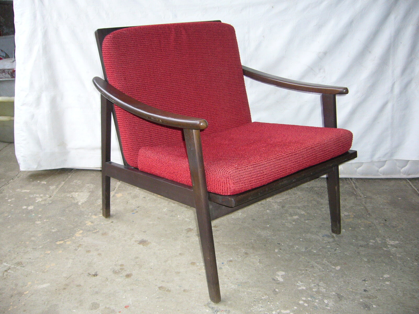 60's chair in Scandinavian-style teak and velvet