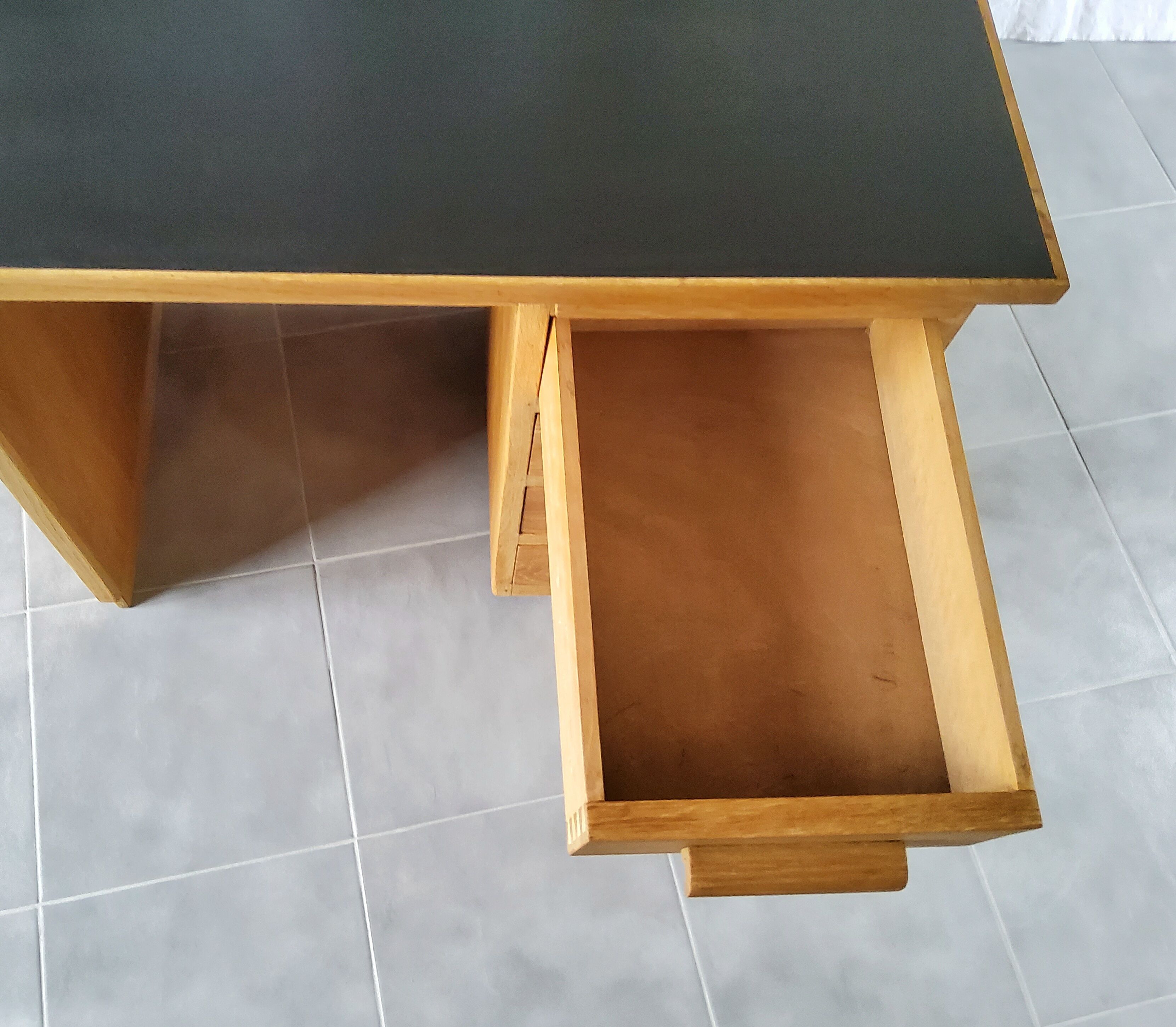 Expandable child desktop