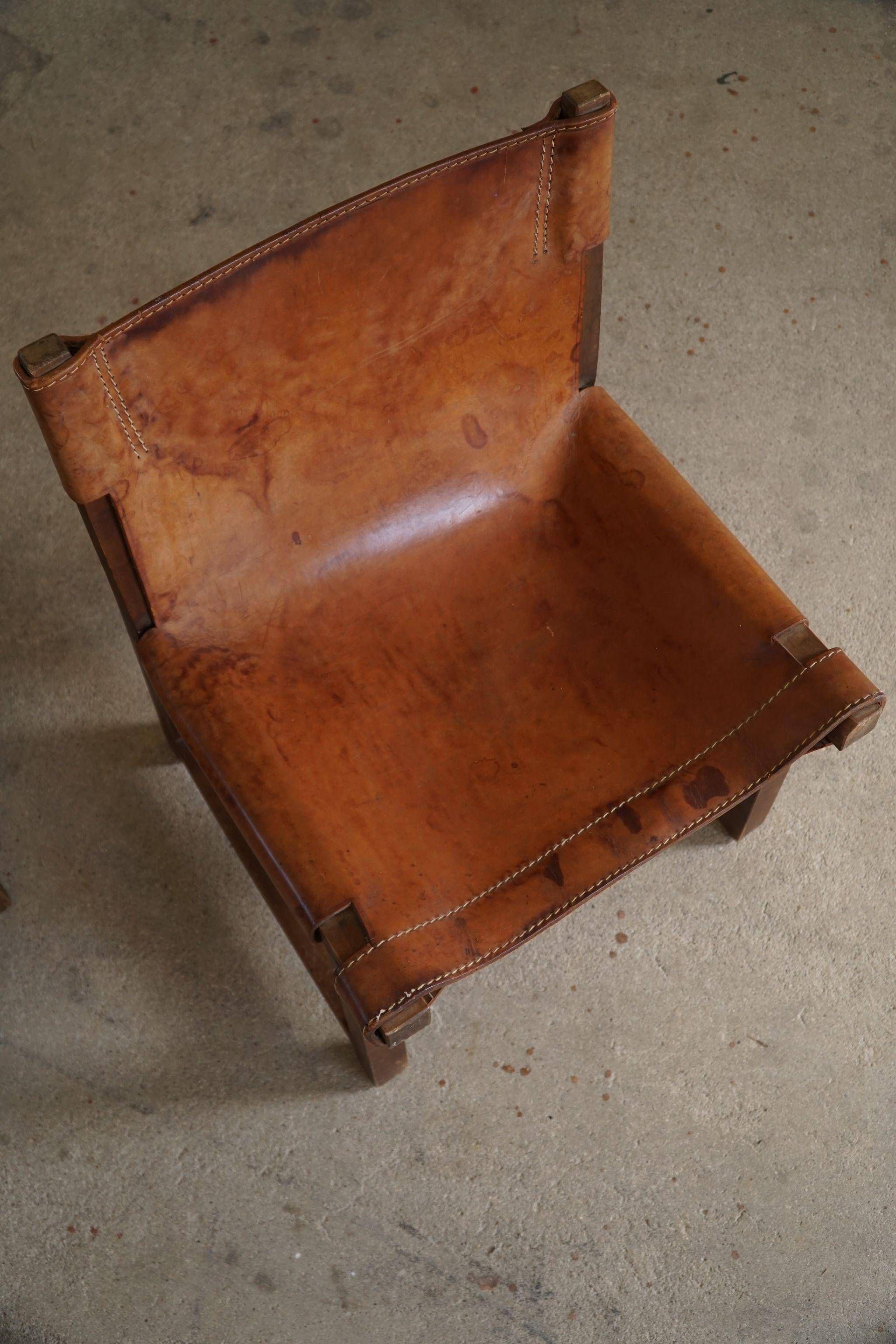 Paco Muñoz, Pair of lounge hunting armchairs, model "Riaza", leather and walnut, 1960