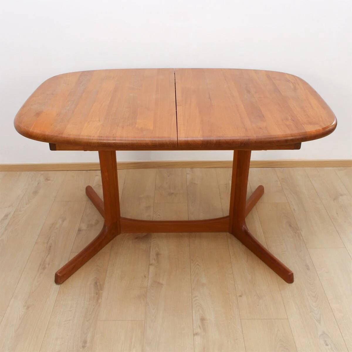 Teak dining table by Dyrlund