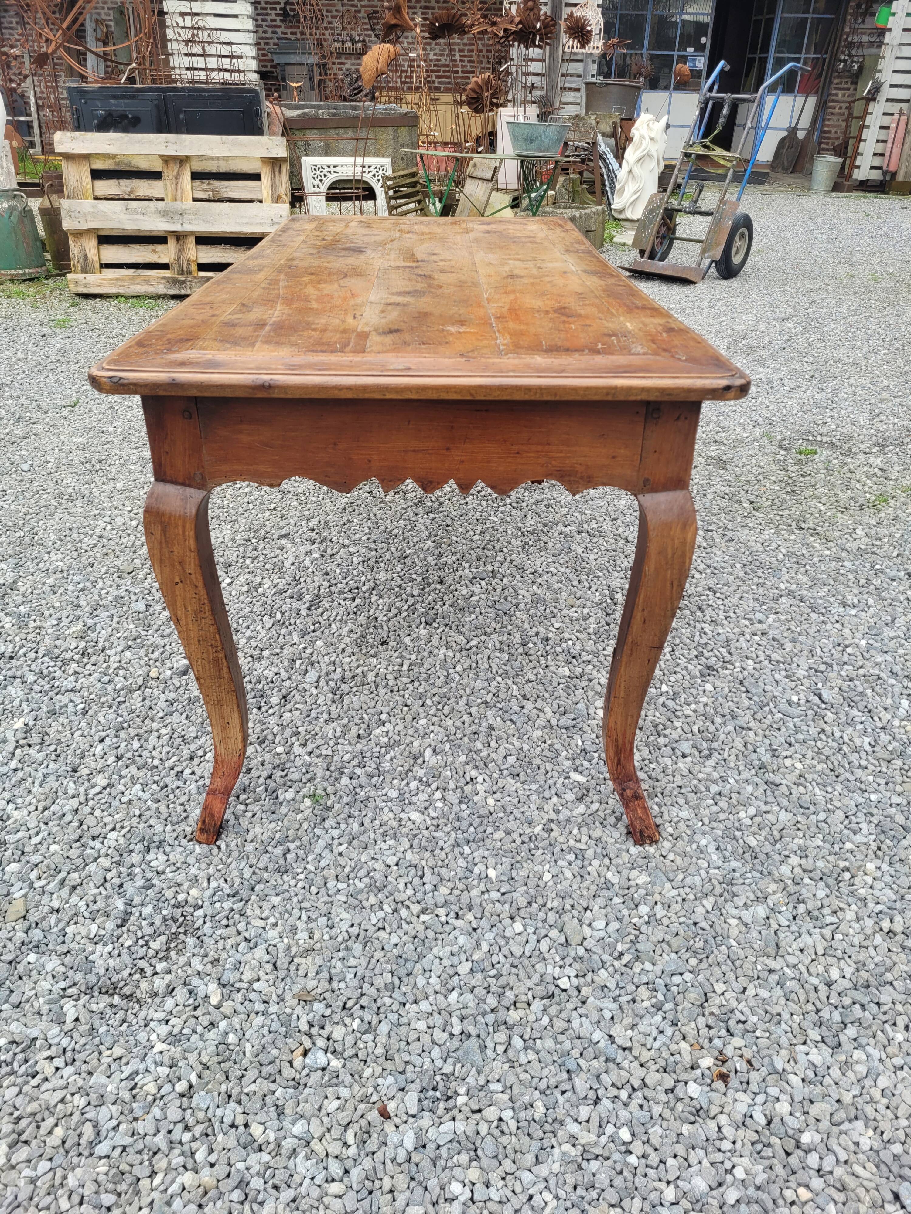 Table de ferme XVIIIème style Louis XV en merisier
