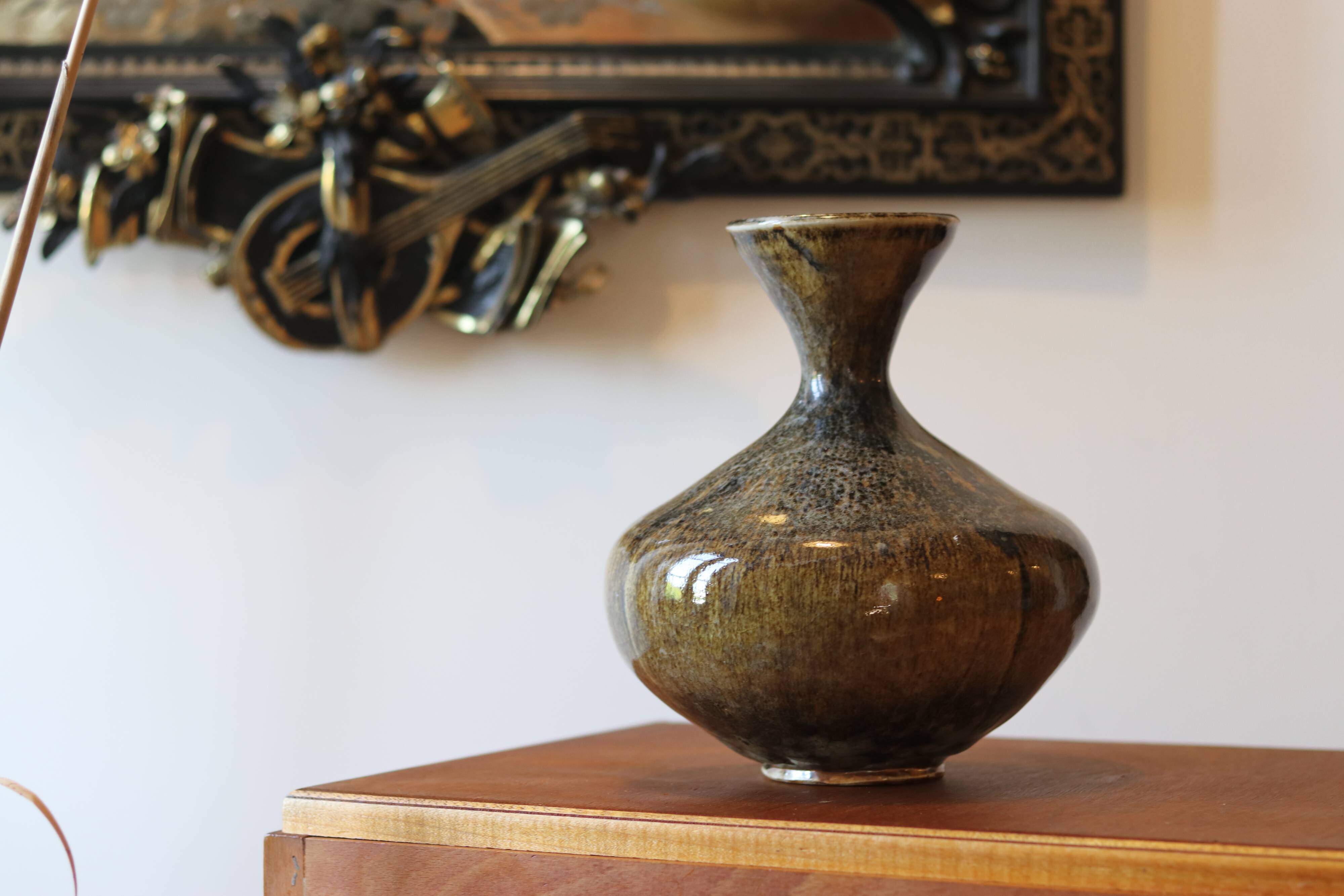 Vase en grès émaillé signé par le céramiste français Yves Rybczynski,