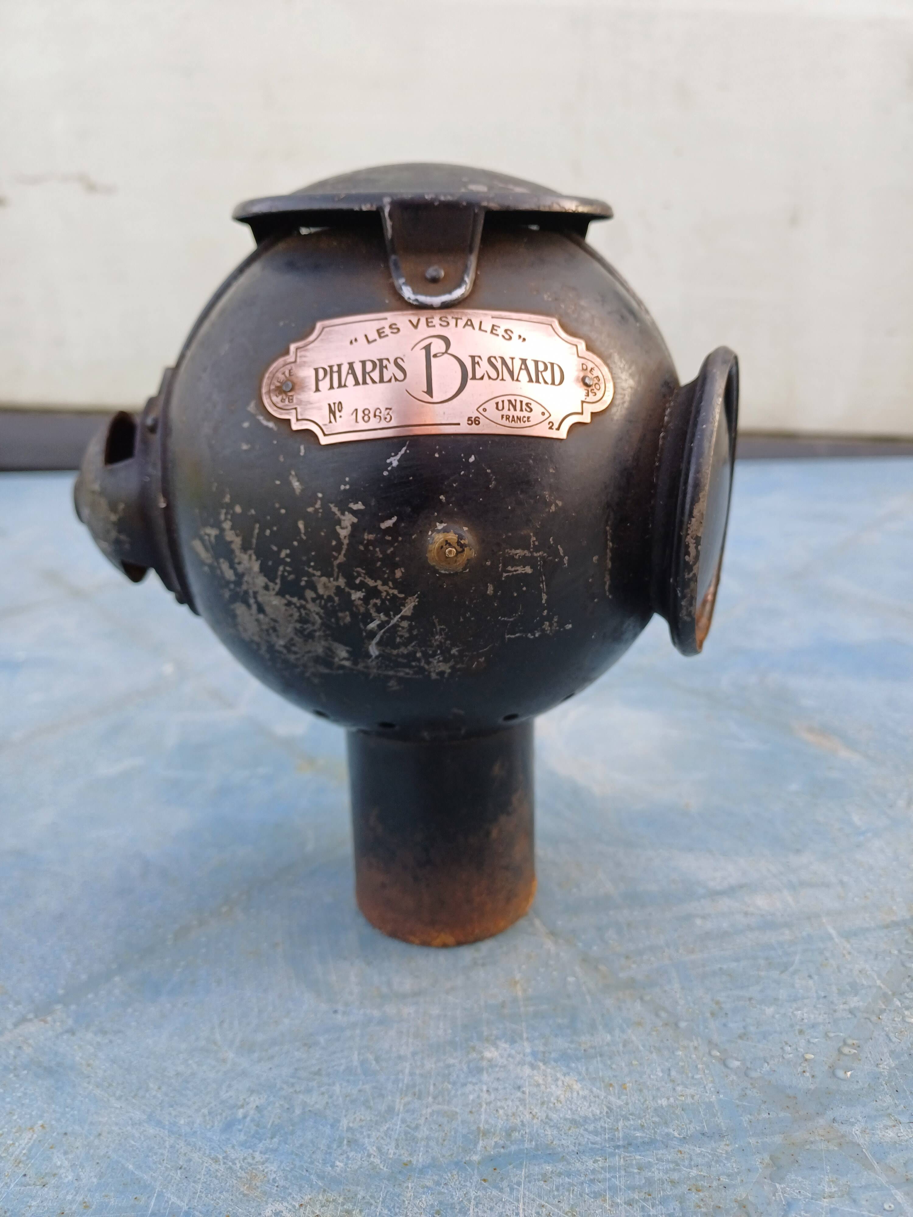 Bernard Headlight Lamp “The Vestales”