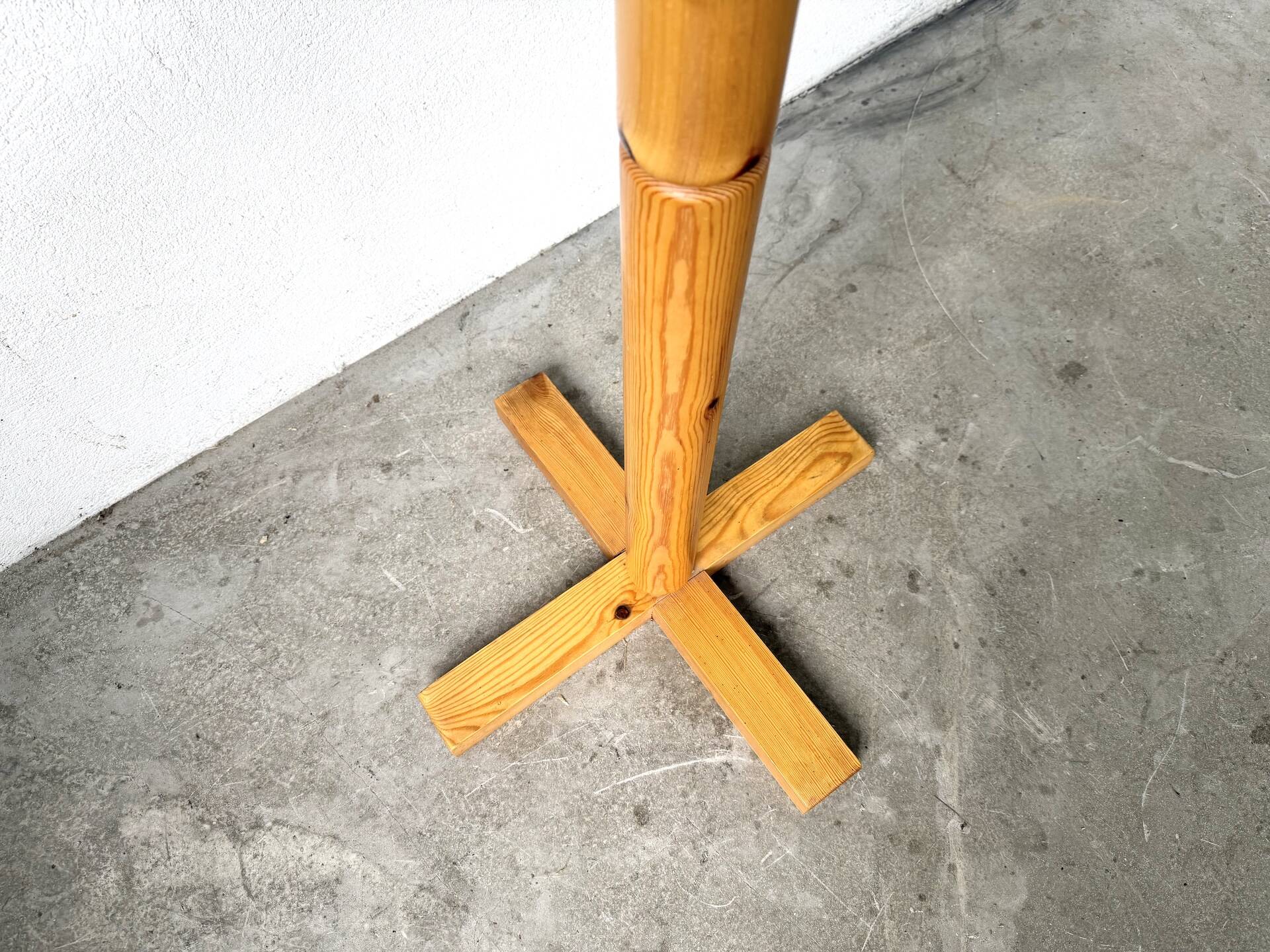 Free-standing coat rack in solid pine, Les Arcs, 1970s