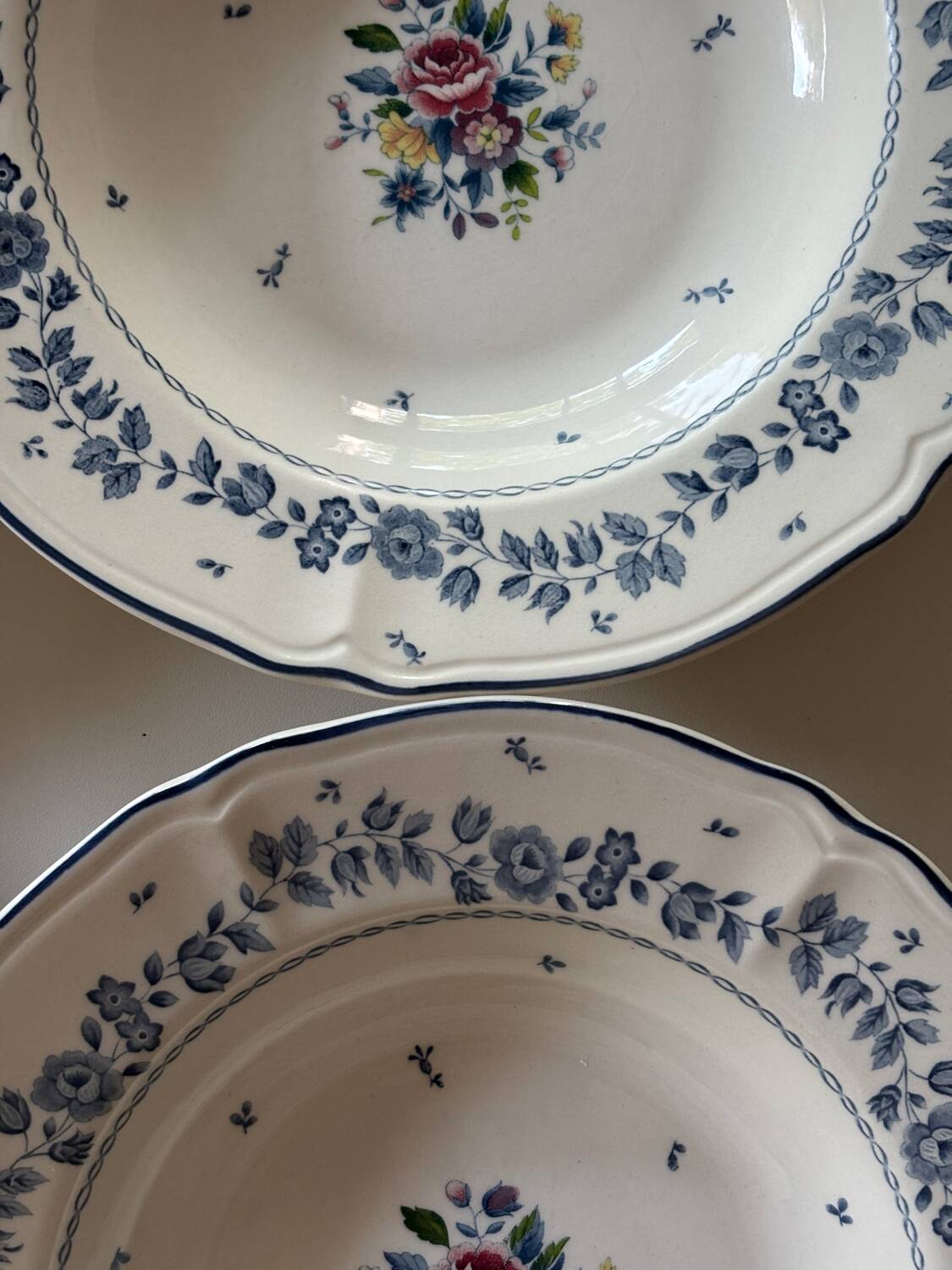 Assiettes creuses en faïence anglaise