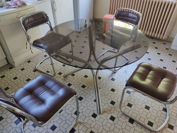 Table de cuisine ronde dessus en verre fumé avec 4 chaises année 1970
