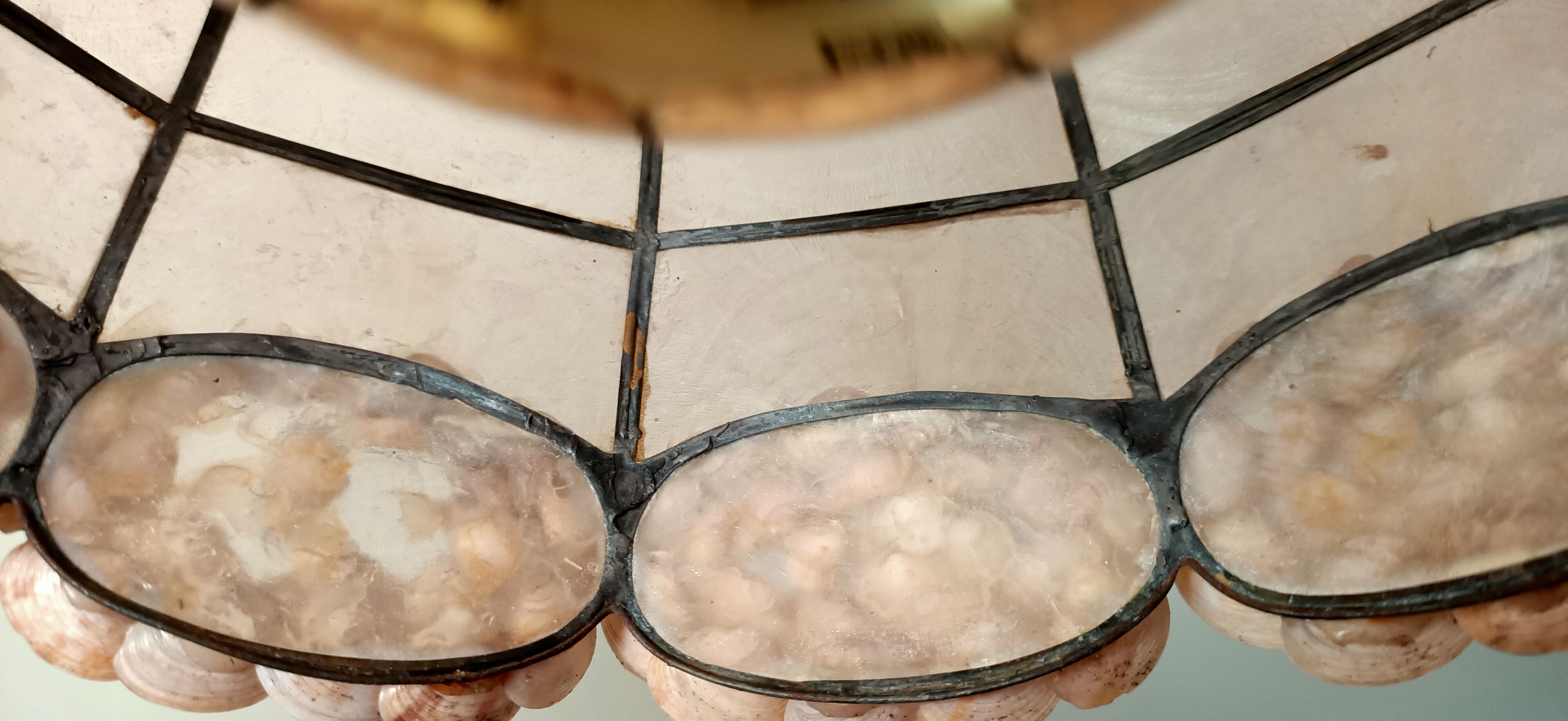 Vintage mother-of-pearl suspension