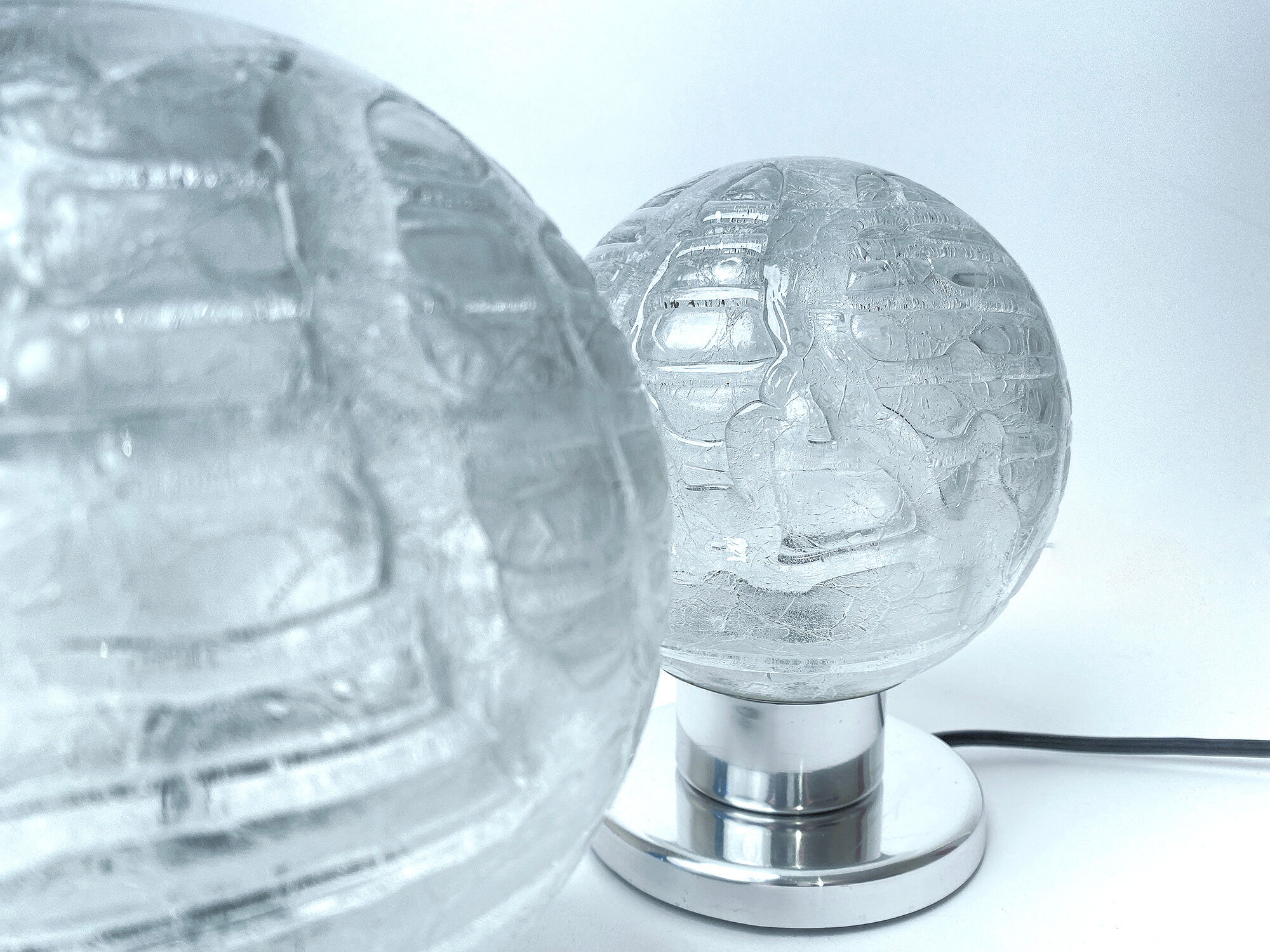 Paire de lampes de table vintage, verre structuré soufflé et chrome, annees 70