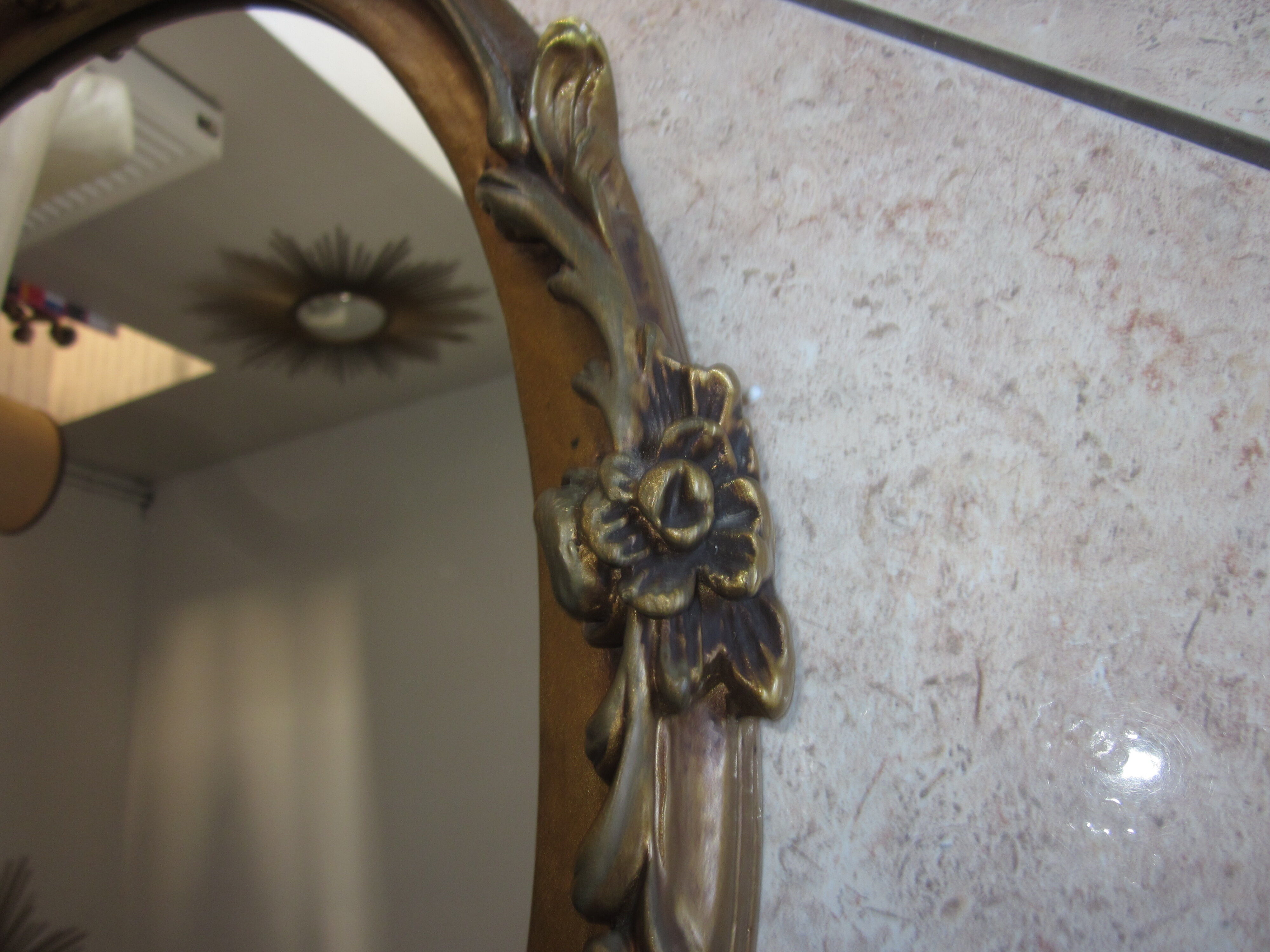 Gold mirror in platre 47x67cm