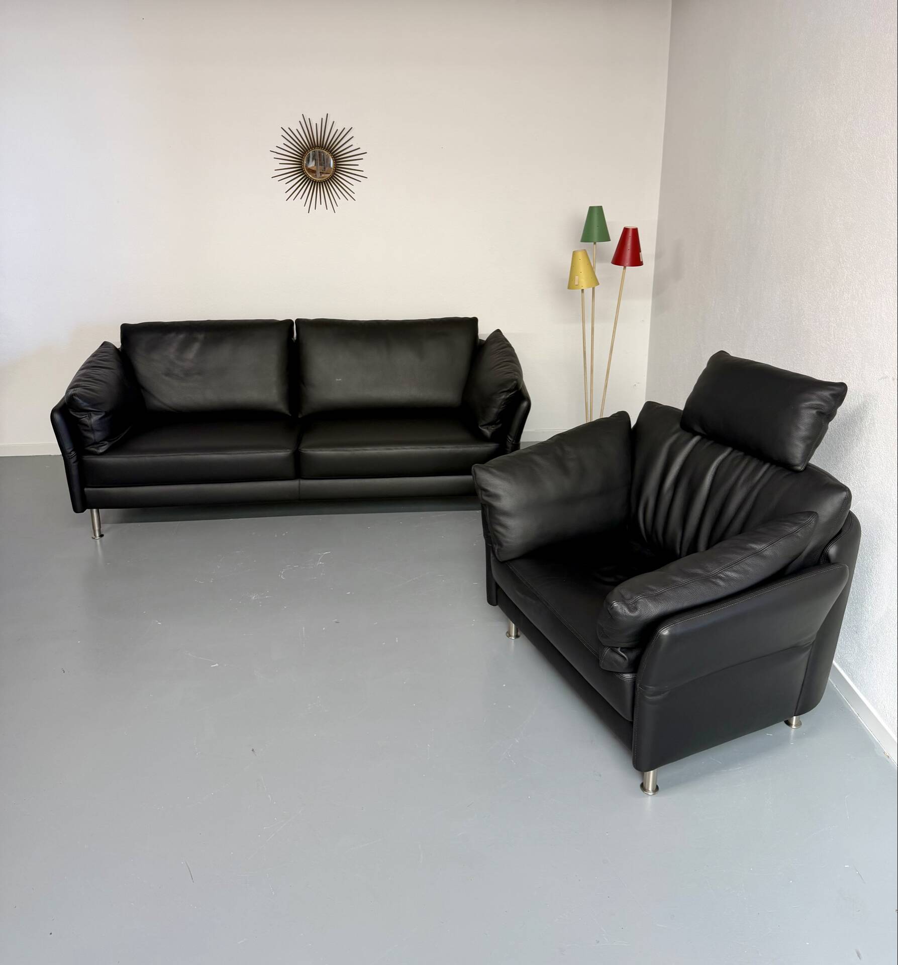 Fauteuil design contemporain Intertime I-Cielo en cuir noir