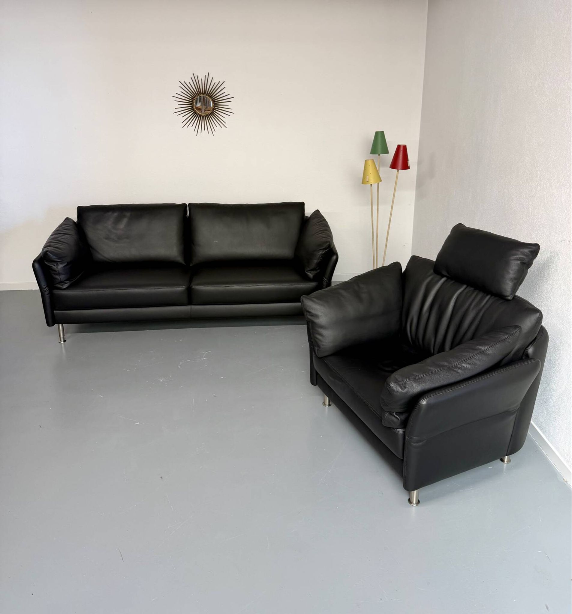Contemporary design armchair Intertime I-Cielo in black leather