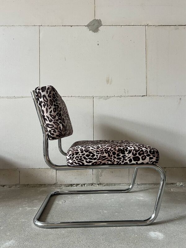 Paire de chaises de salon cantilever en chrome des années 1970   Rembourrées à neuf