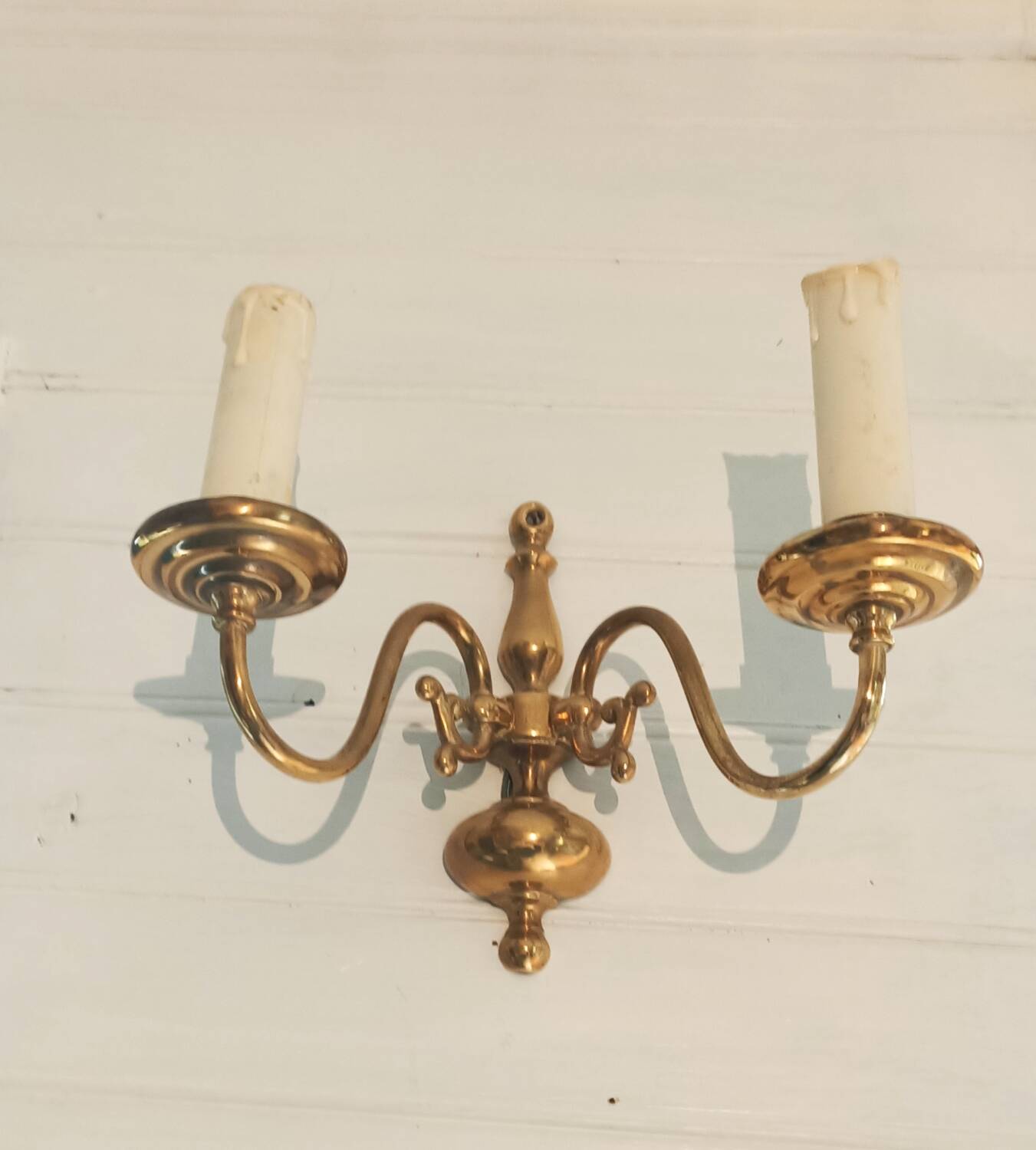 Brass wall light 2 bulbs
