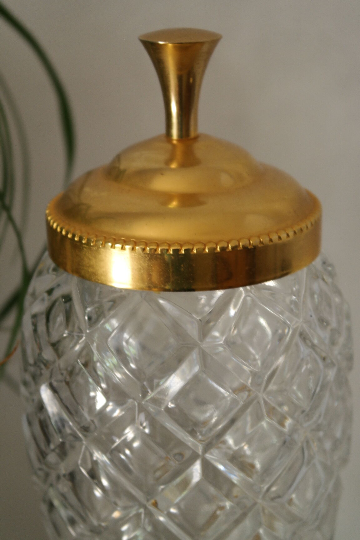 Fontaine à absinthe cristal taillé métal doré 1960