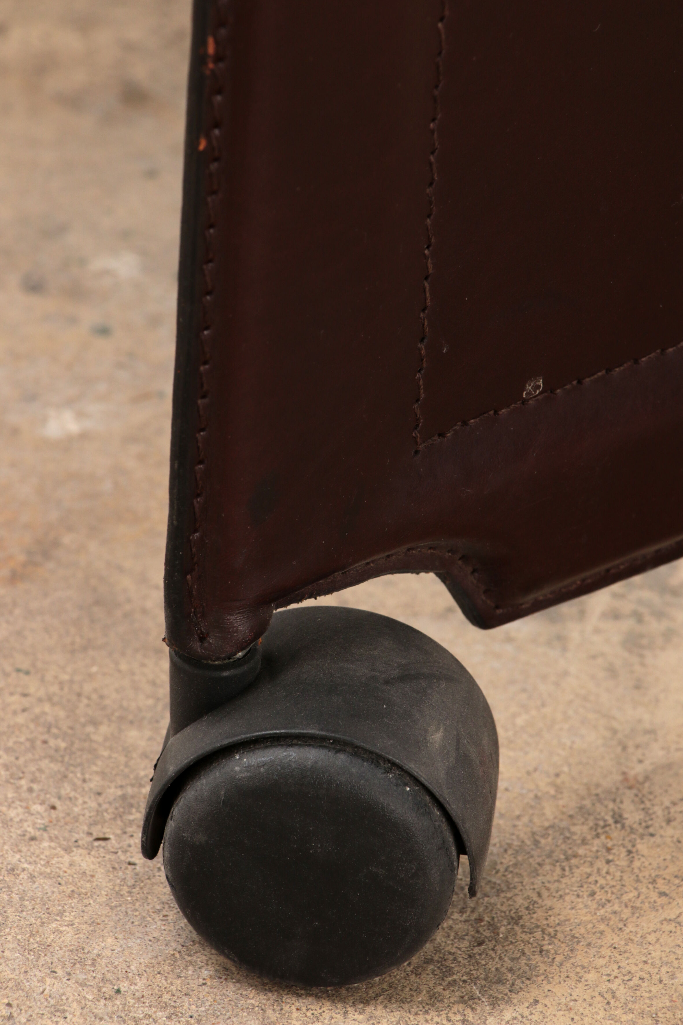 Tito Agnoli for Matteo Grassi leather dining table and six chairs