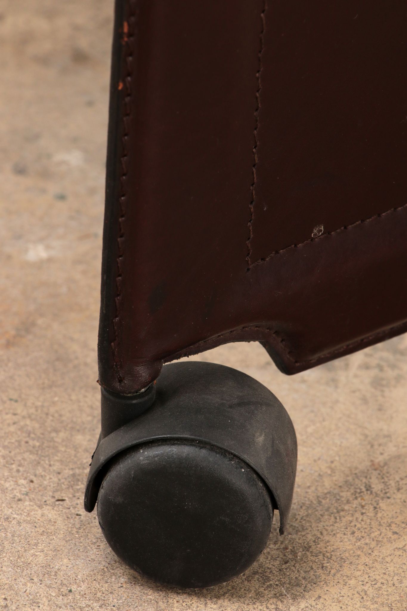 Tito Agnoli for Matteo Grassi leather dining table and six chairs