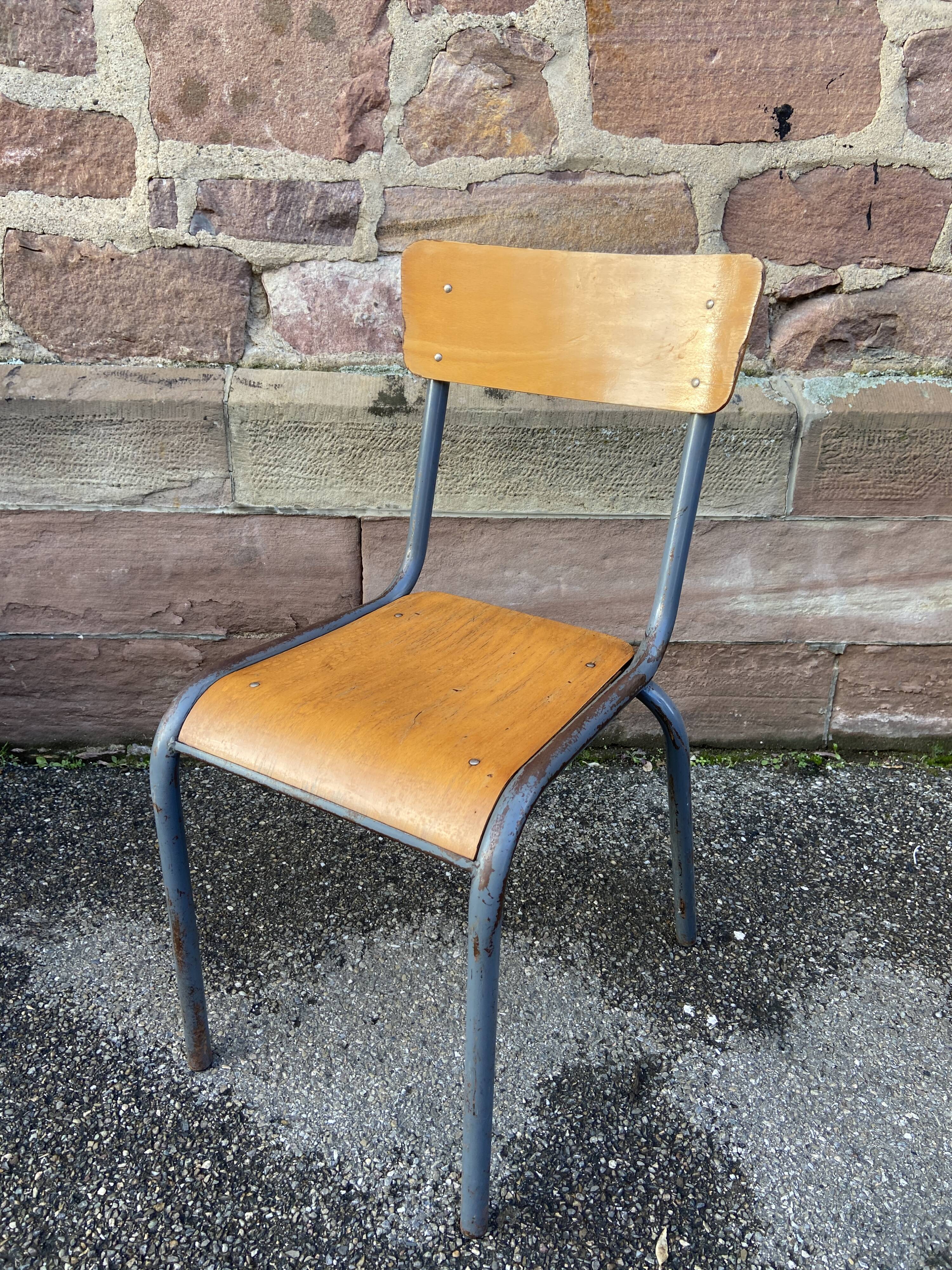 6 chaises d'école vintage en métal et bois design Mid-century vintage 1960