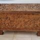 Coffre en bois exotique sculpté