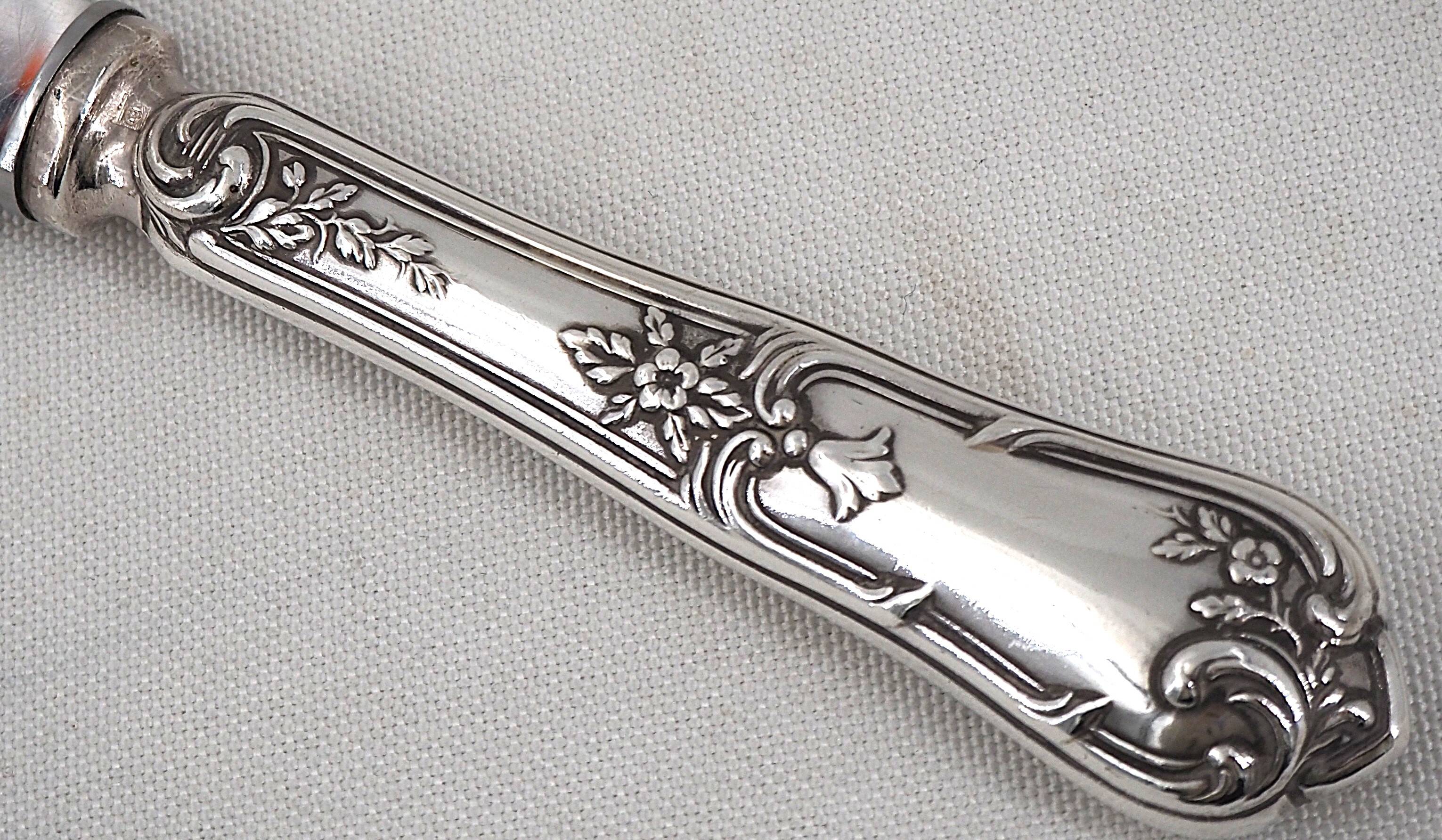 Boulenger Louis XV, 12 silver-plated table knives, excellent condition.