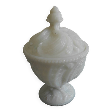 Sucrier, drageoir style Louis XV en opaline de Portieux