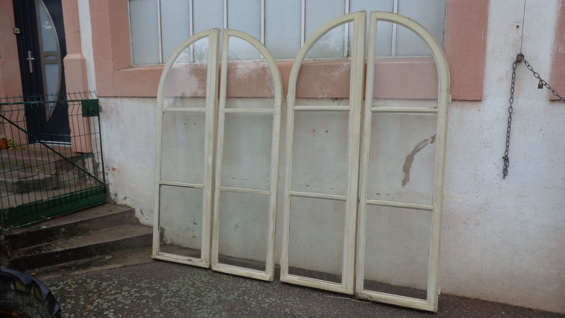 2 paires de fenêtres archées