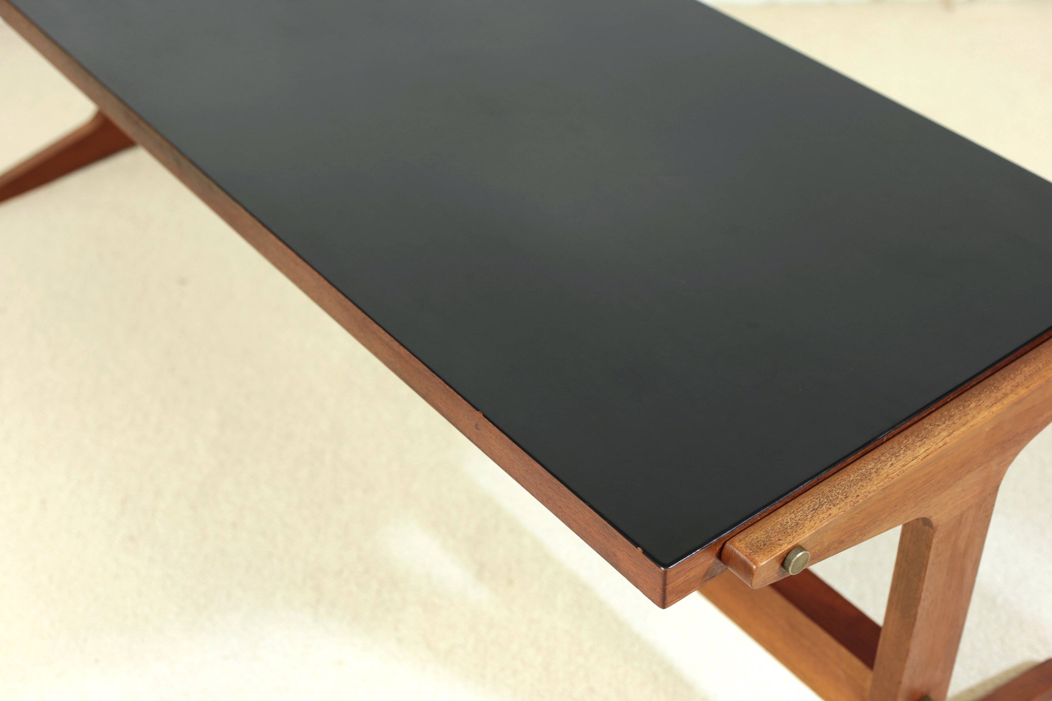 Reversible coffee table