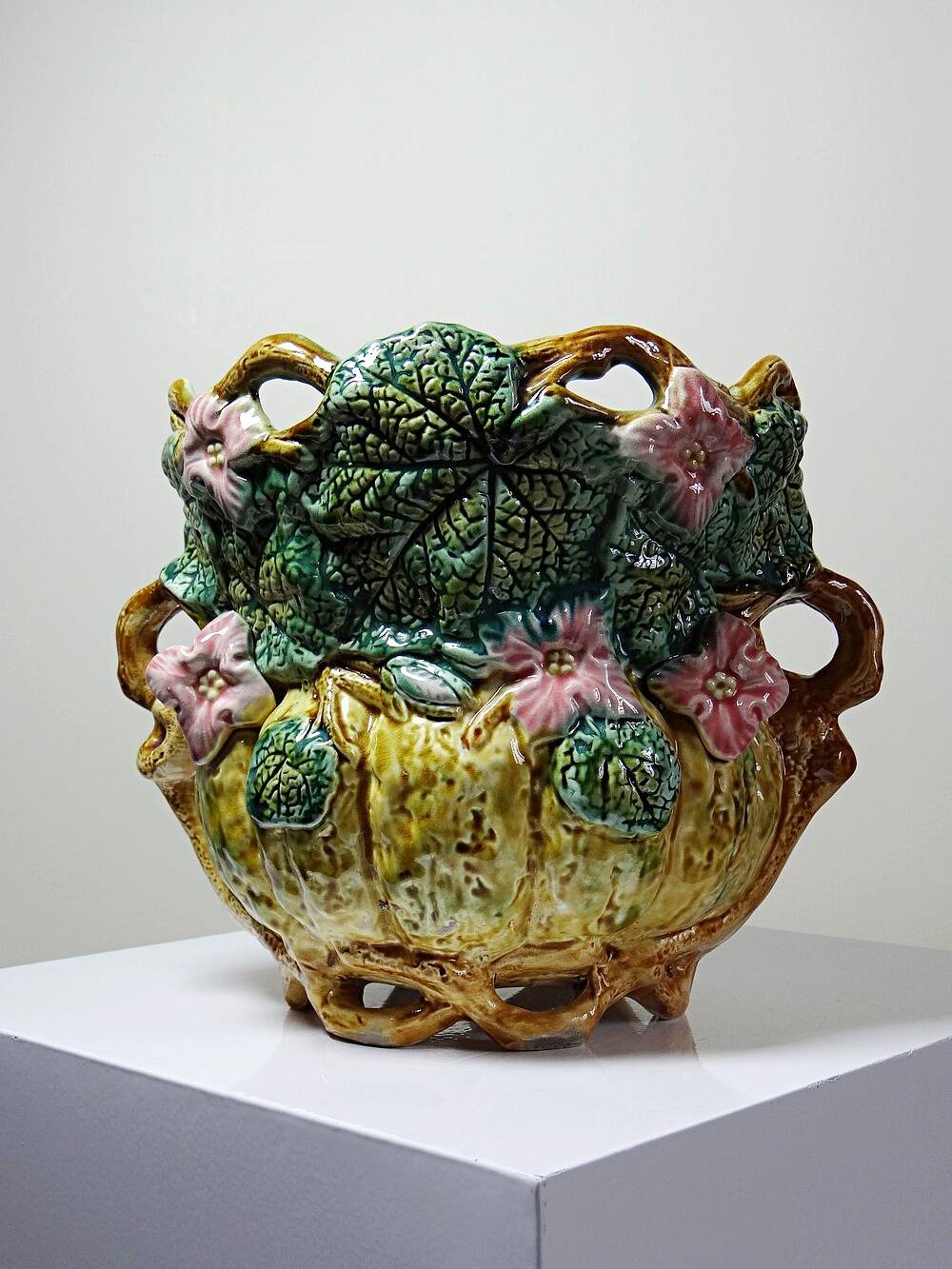 Important antique cache-pot in Onnaing barbotine "Pumpkin" from the early 20th century.