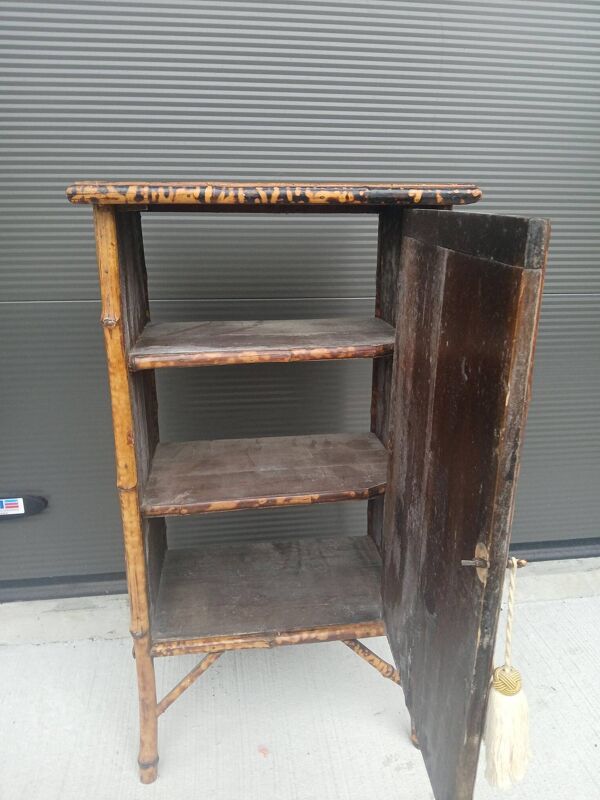 Armoire en bambou brûlé et toile d 'herbe