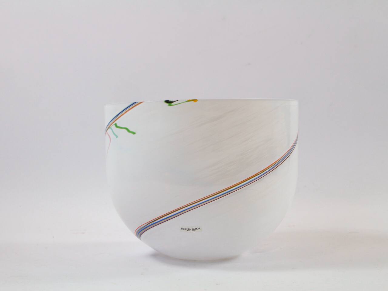 Kosta Boda bowl-centerpiece, 1980s / 90s, white with multicolor filaments.