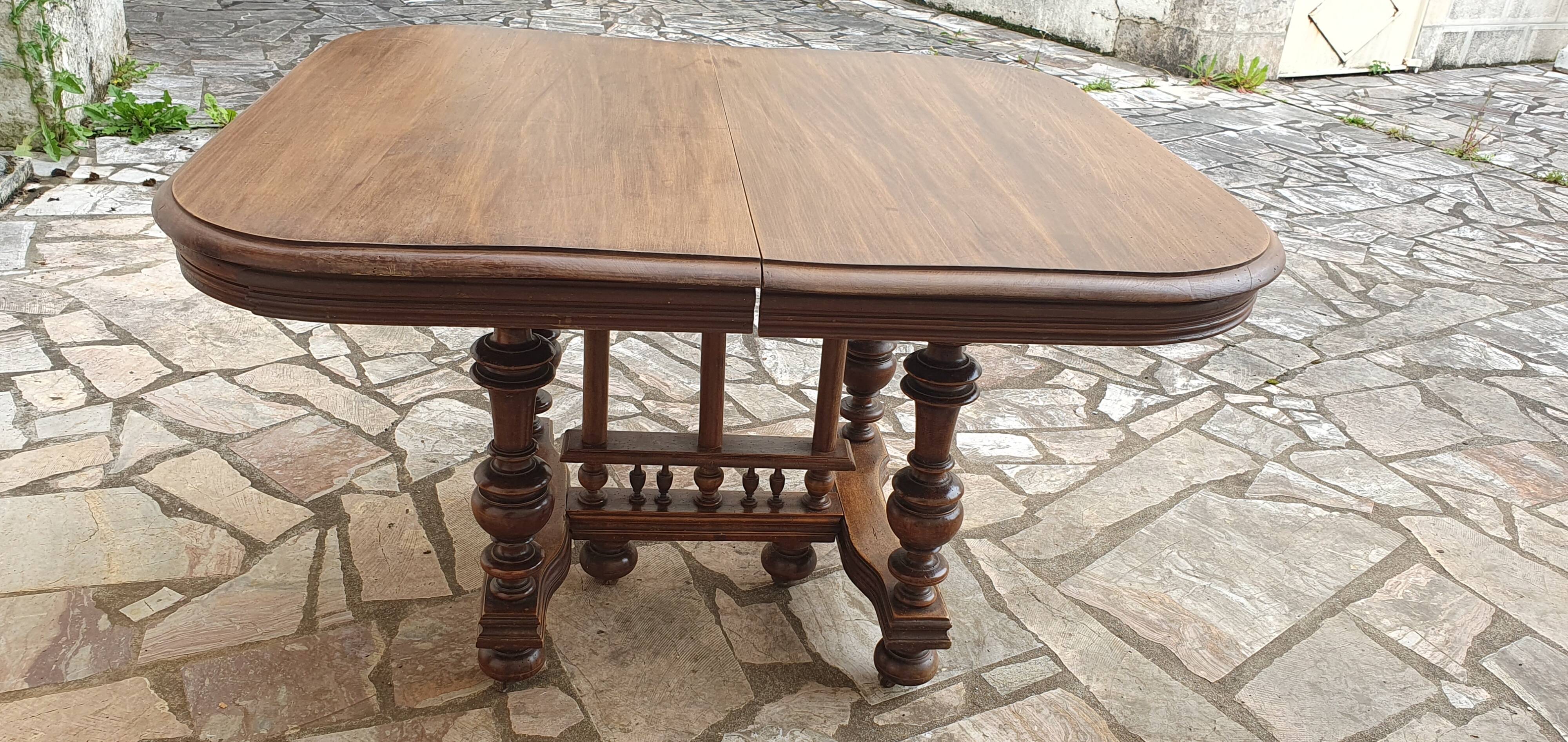 19th century Renaissance style extending table