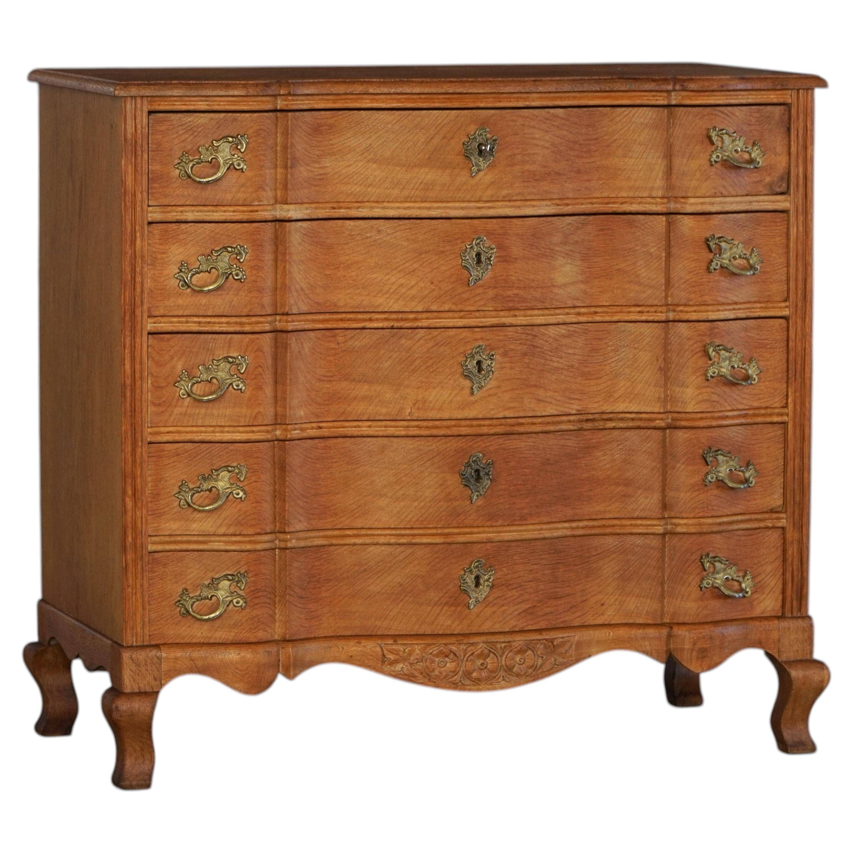 Commode danoise moderne du milieu du siècle en Oak, Henning Kjærnulf, années 1960