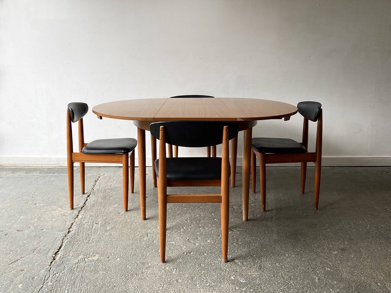 1960s Mid-Century dining table and dining chairs by Schreiber Furniture
