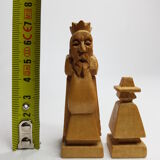 Jeu d'échecs ancien en bois sculpté dans sa boîte d'origine