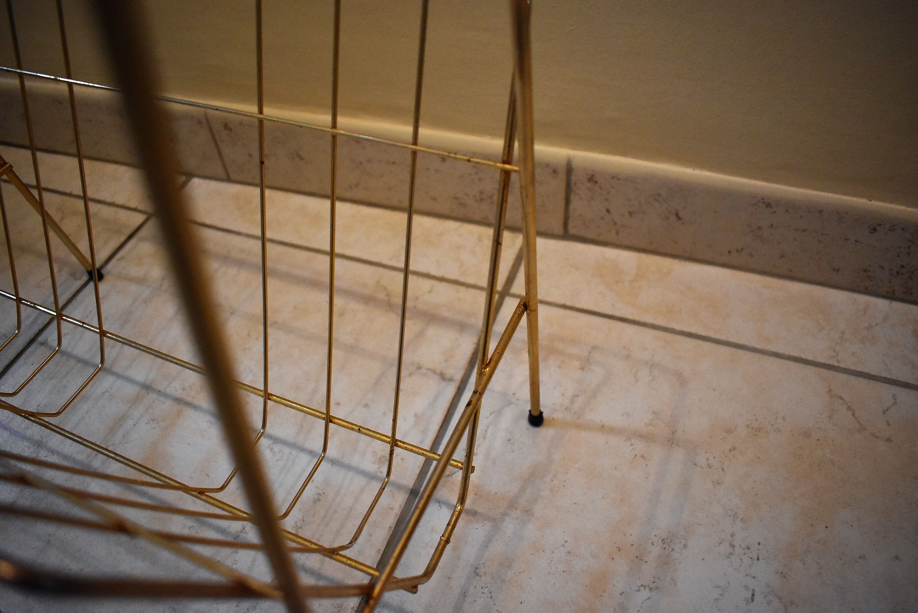 Magazine door with vintage Tablet