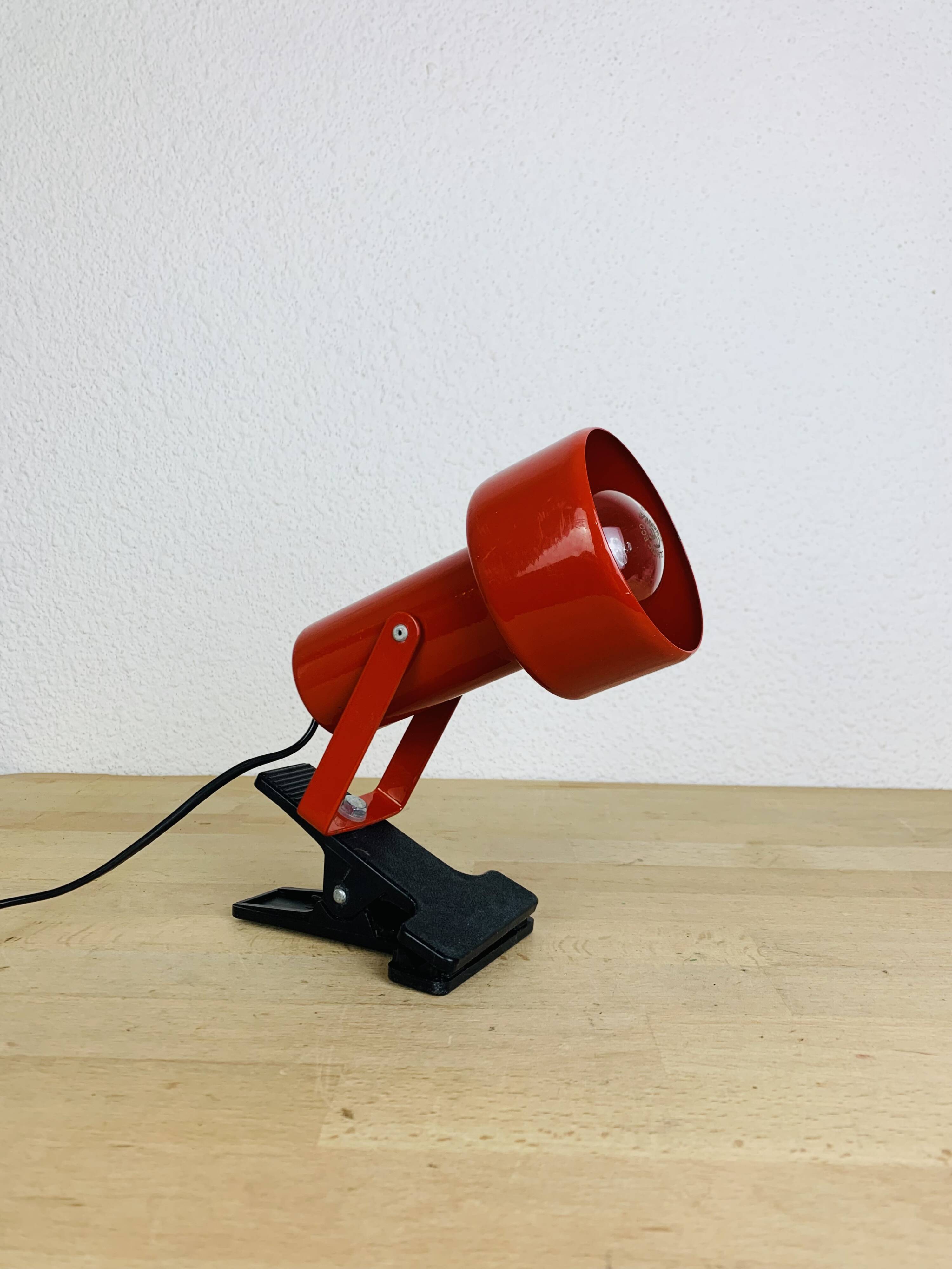 Applique spot pince rouge vintage