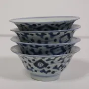 Set of 4 Chinese blue and white bowls with lotus scrolls – 19th century