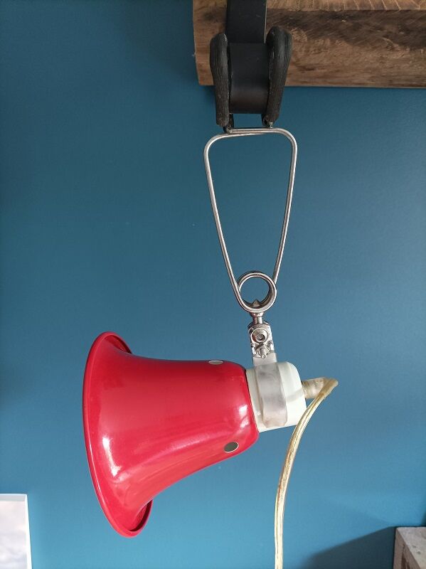Bedside lamp clamp metal red