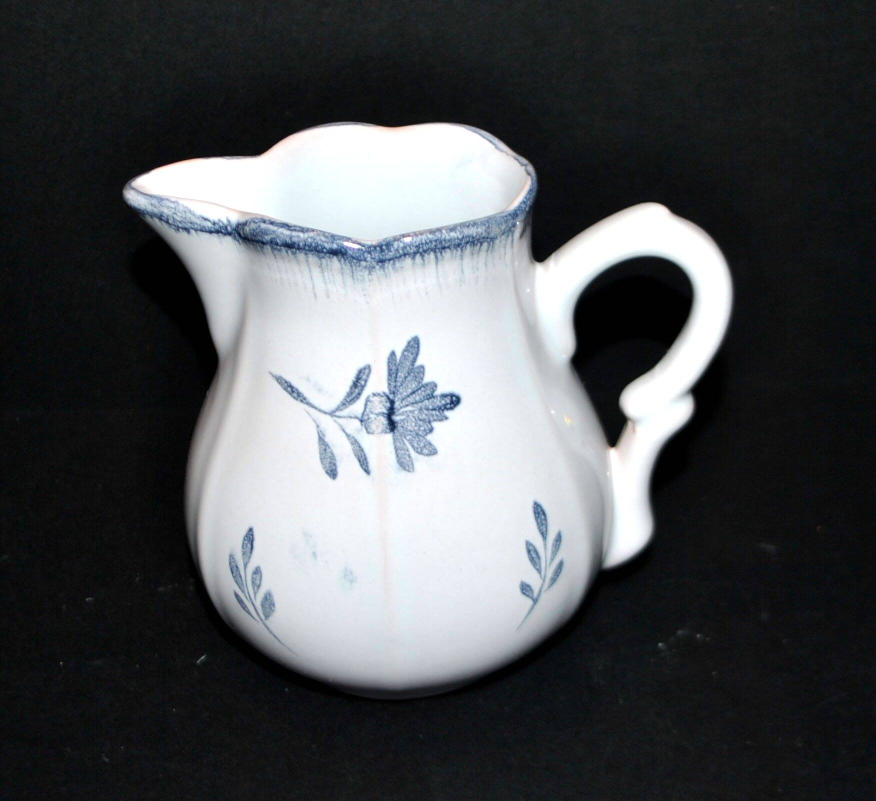 Niderviller, oval earthenware dish "Beyerle 1748-1770" NB